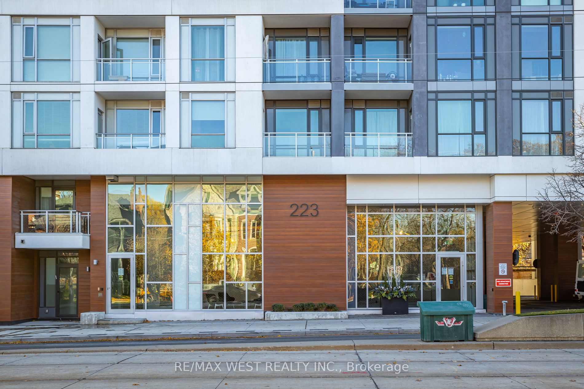 223 St. Clair Ave W, #613