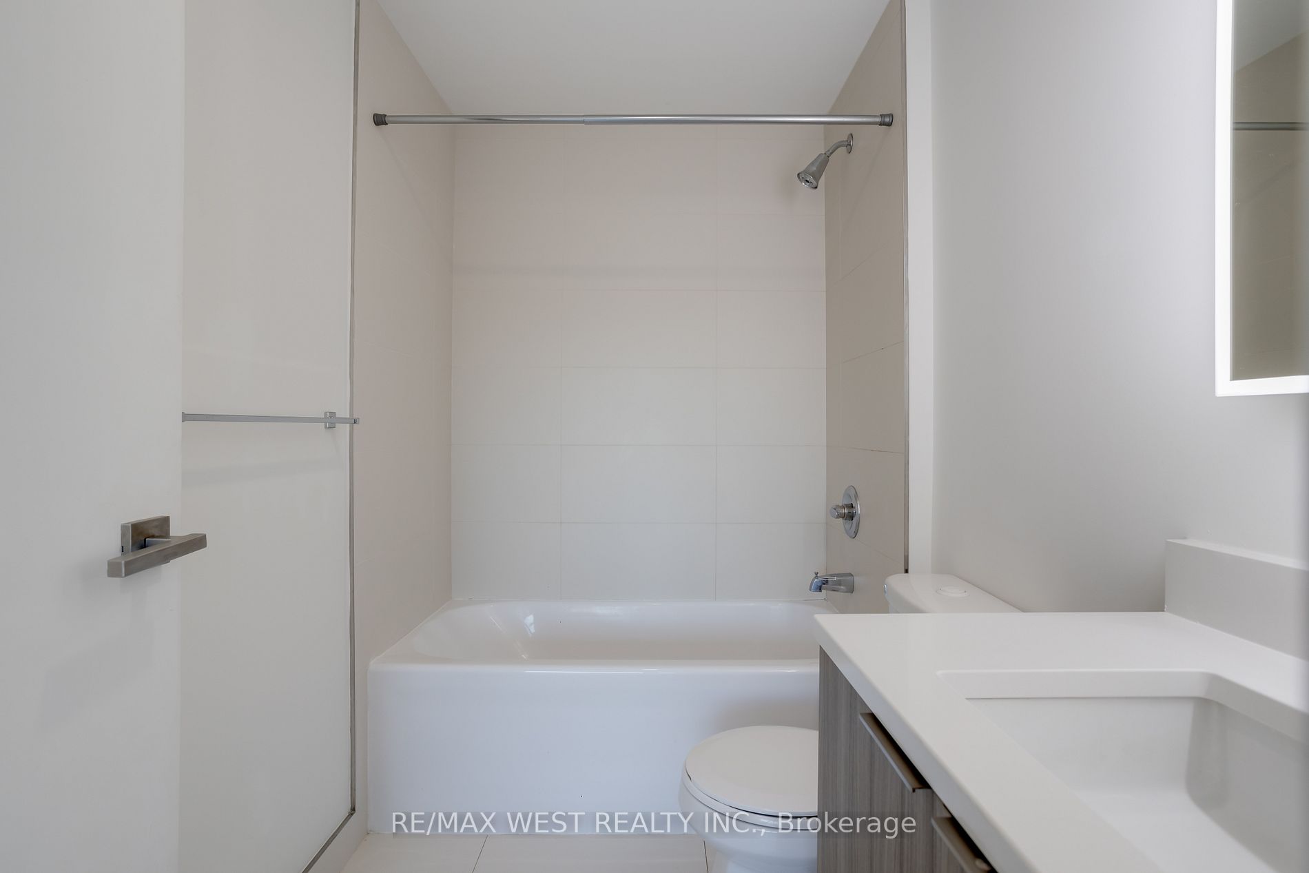 223 St. Clair Ave W, #613
