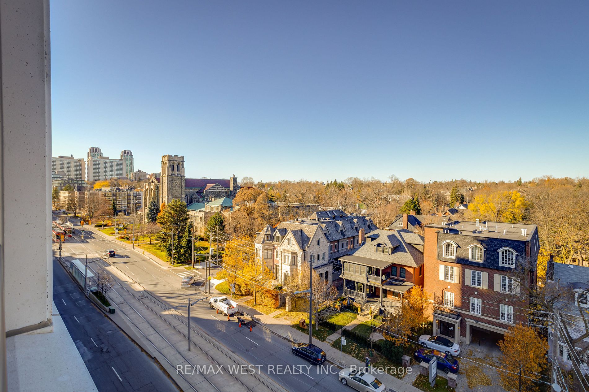 223 St. Clair Ave W, #613