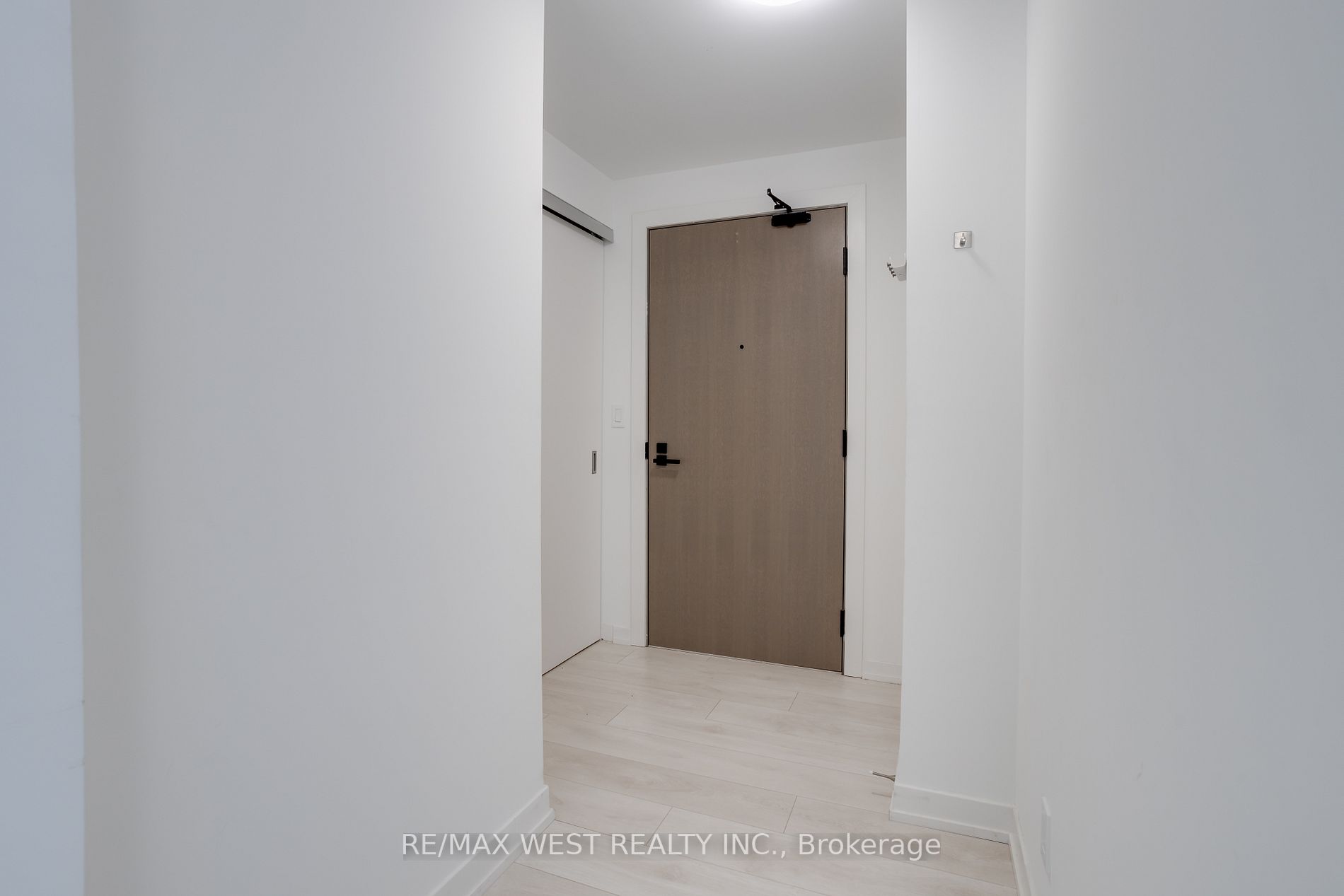 223 St. Clair Ave W, #613