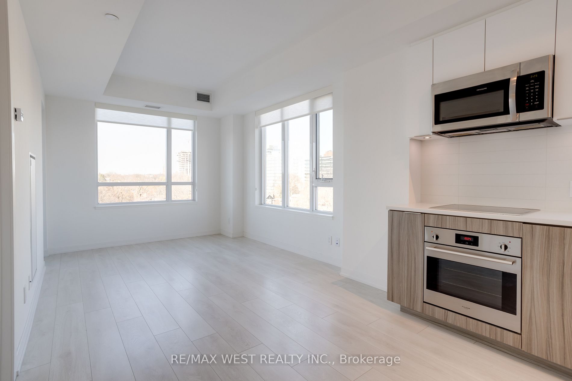 223 St. Clair Ave W, #613