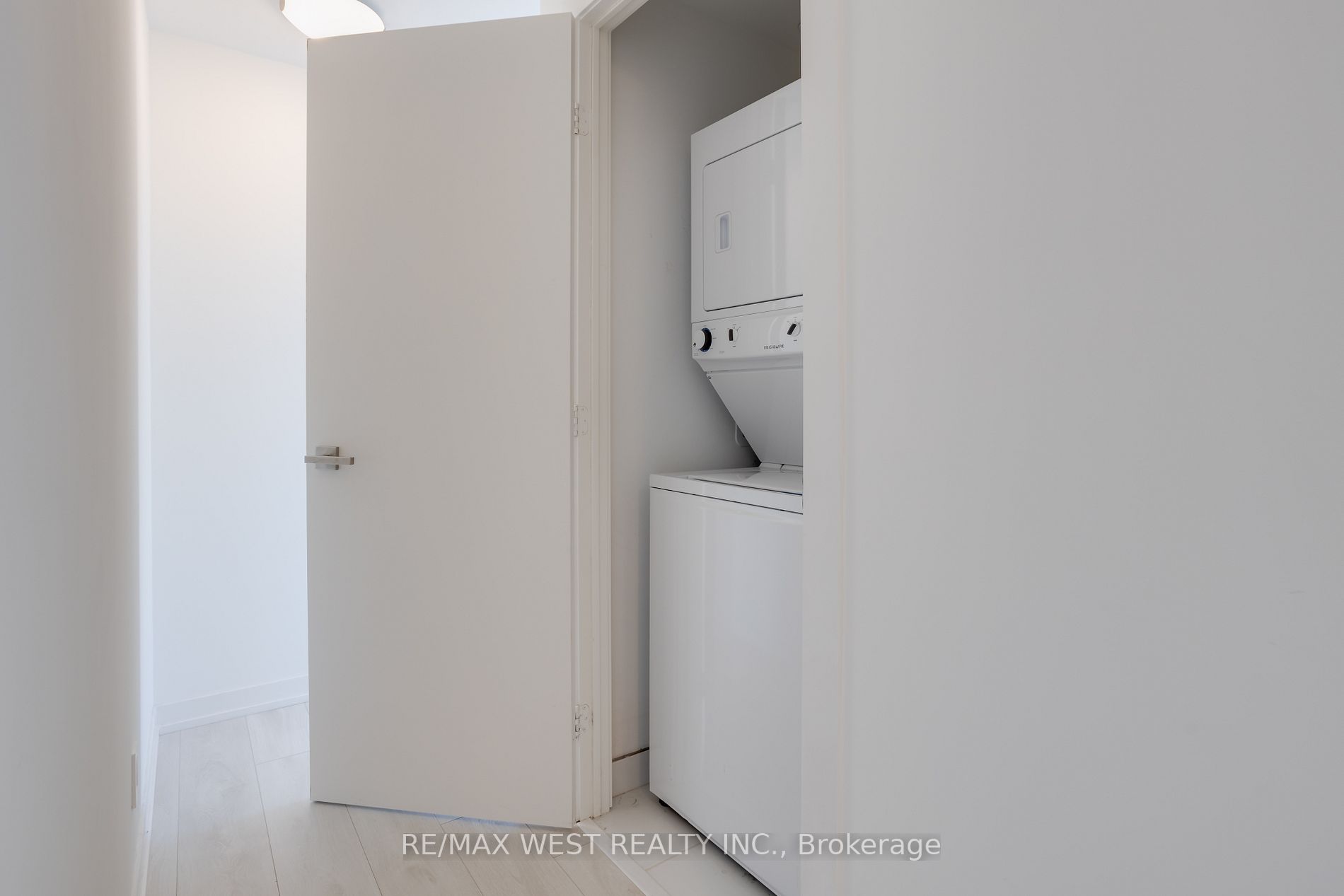223 St. Clair Ave W, #613