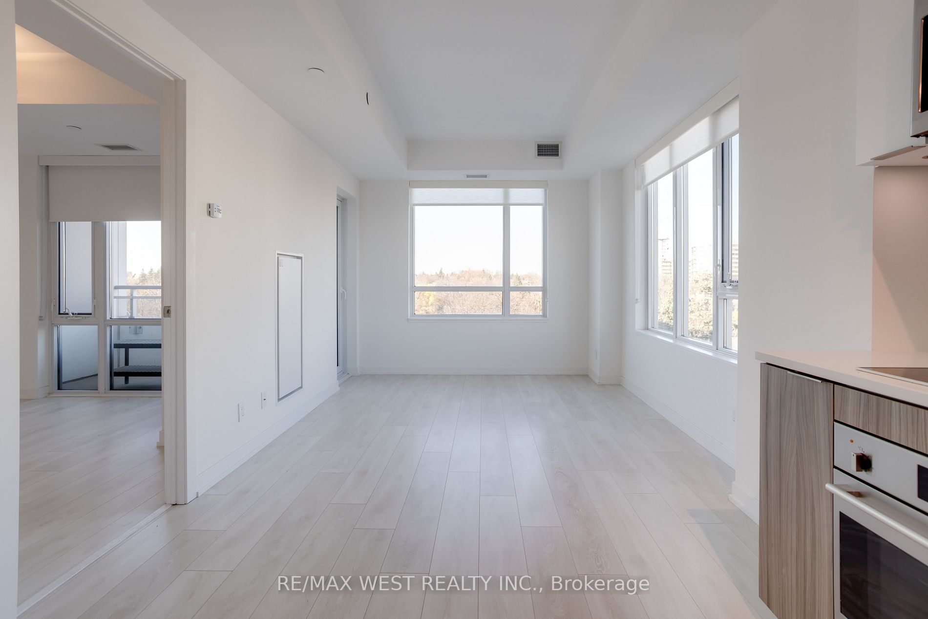 223 St. Clair Ave W, #613