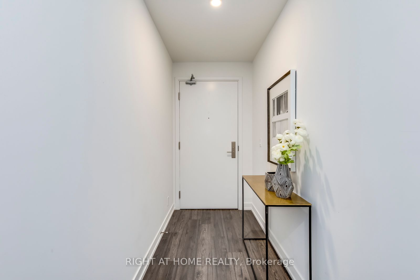 33 Helendale Ave, #802