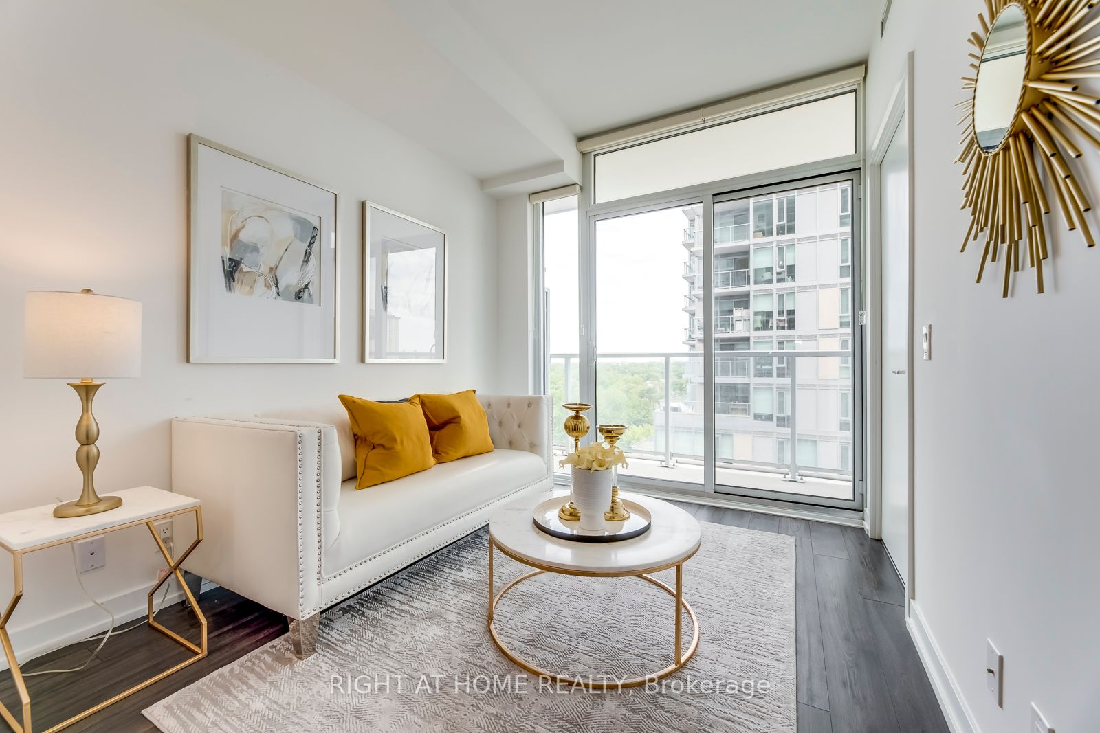 33 Helendale Ave, #802