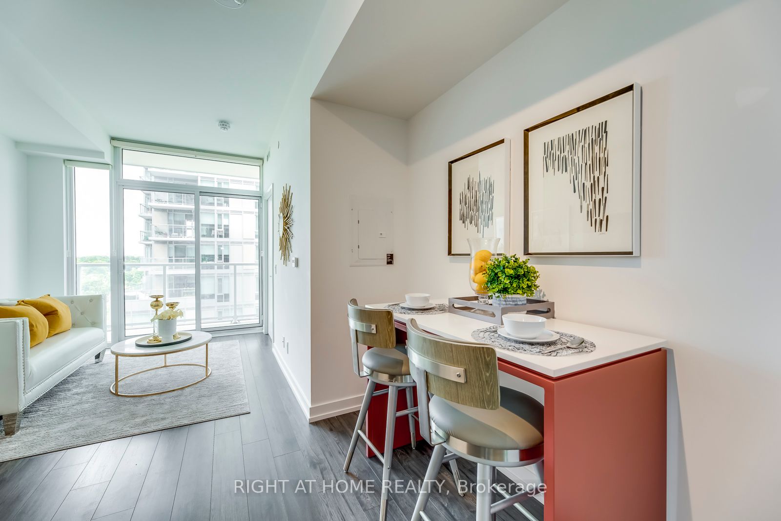 33 Helendale Ave, #802