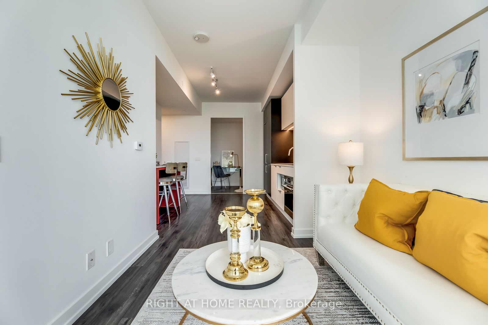 33 Helendale Ave, #802
