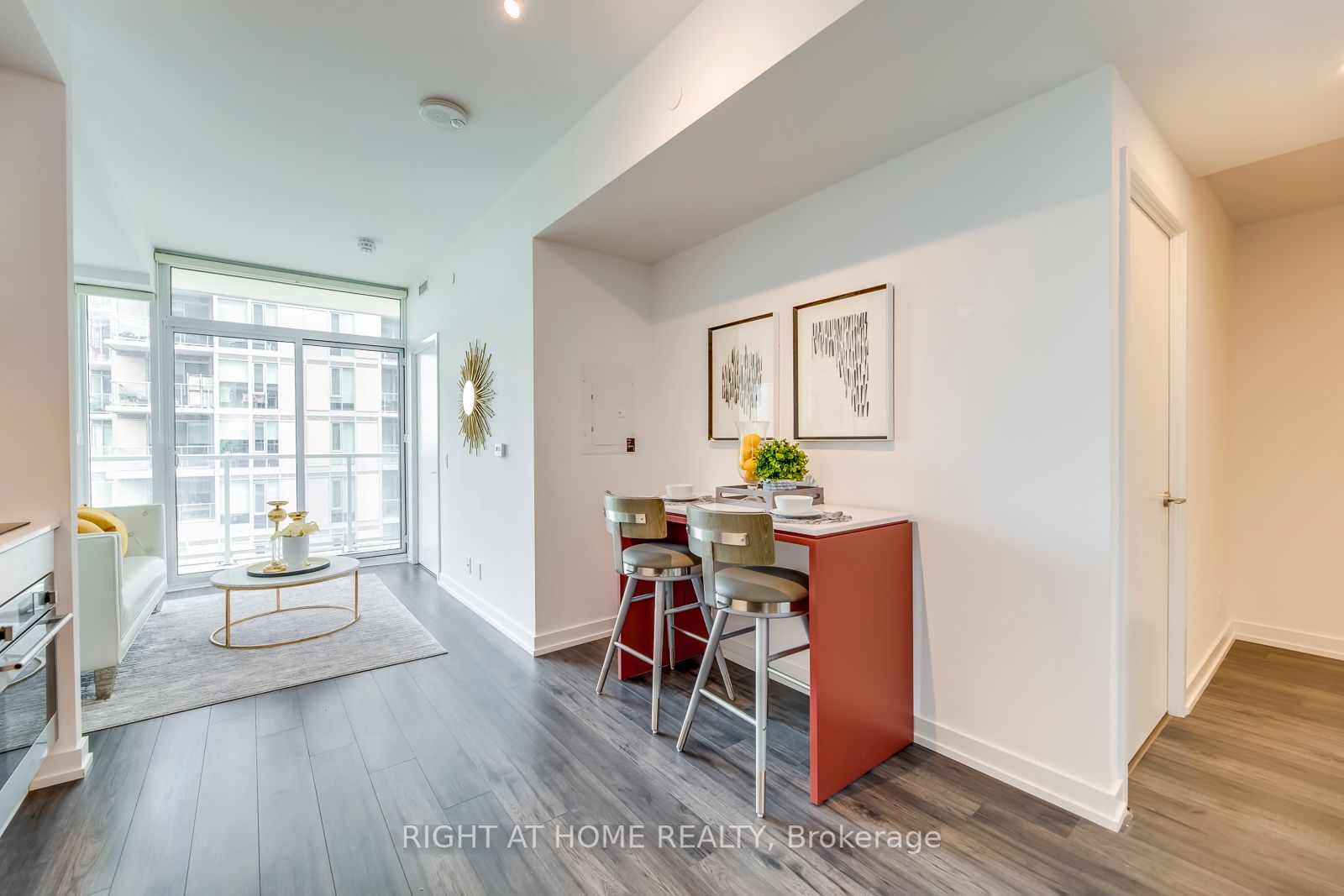 33 Helendale Ave, #802