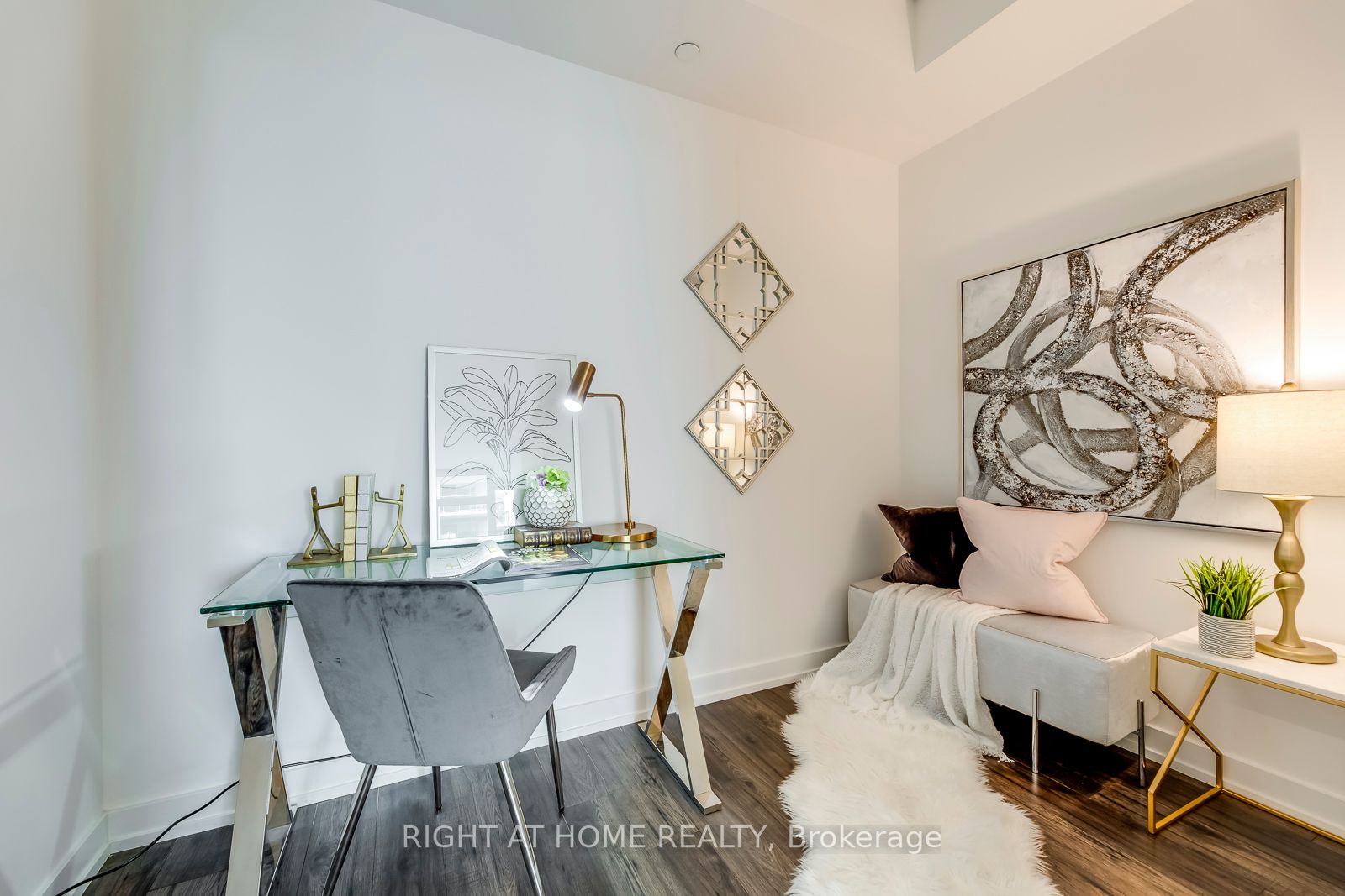 33 Helendale Ave, #802