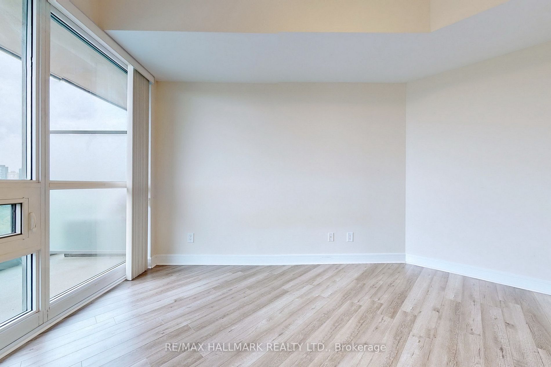 35 Brian Peck Cres, #806
