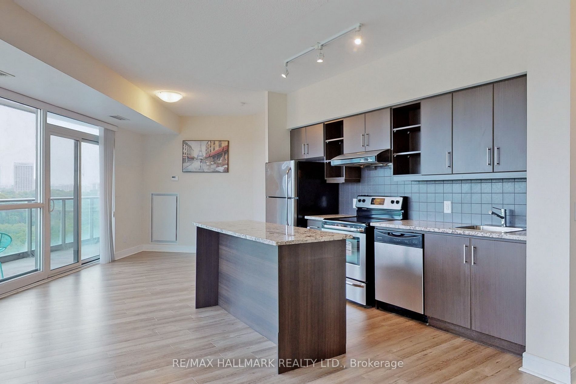 35 Brian Peck Cres, #806