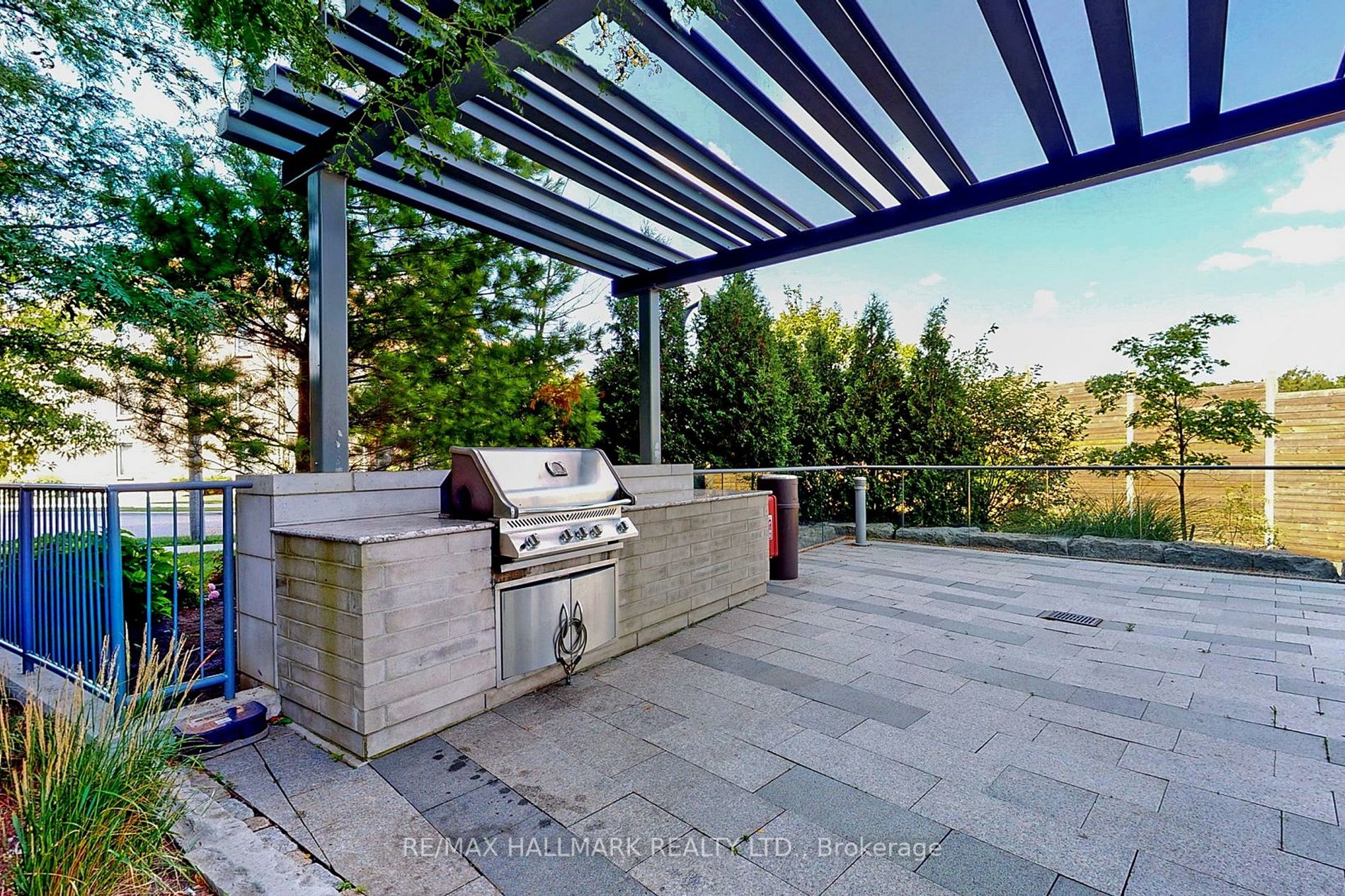 35 Brian Peck Cres, #806