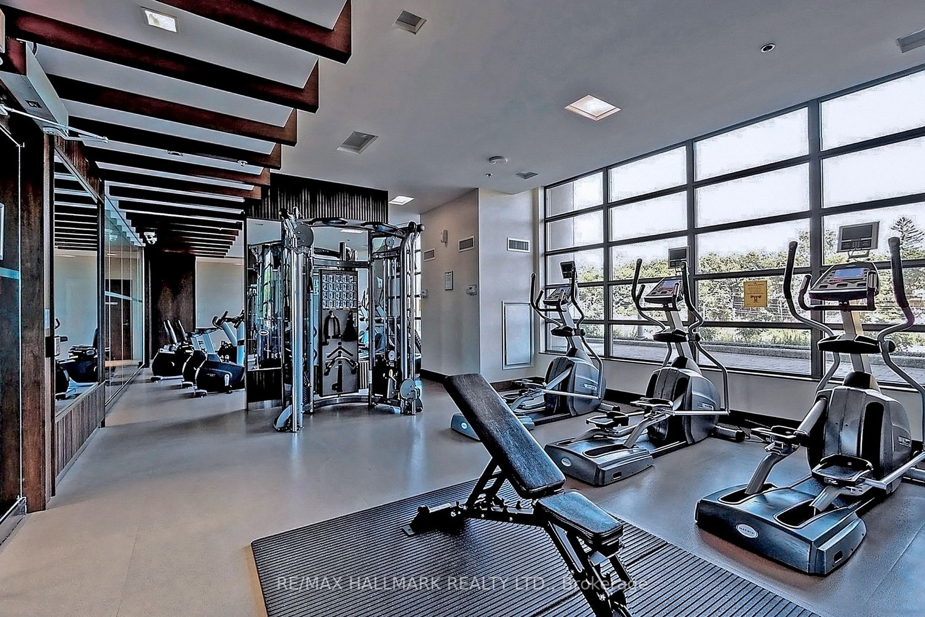 35 Brian Peck Cres, #806