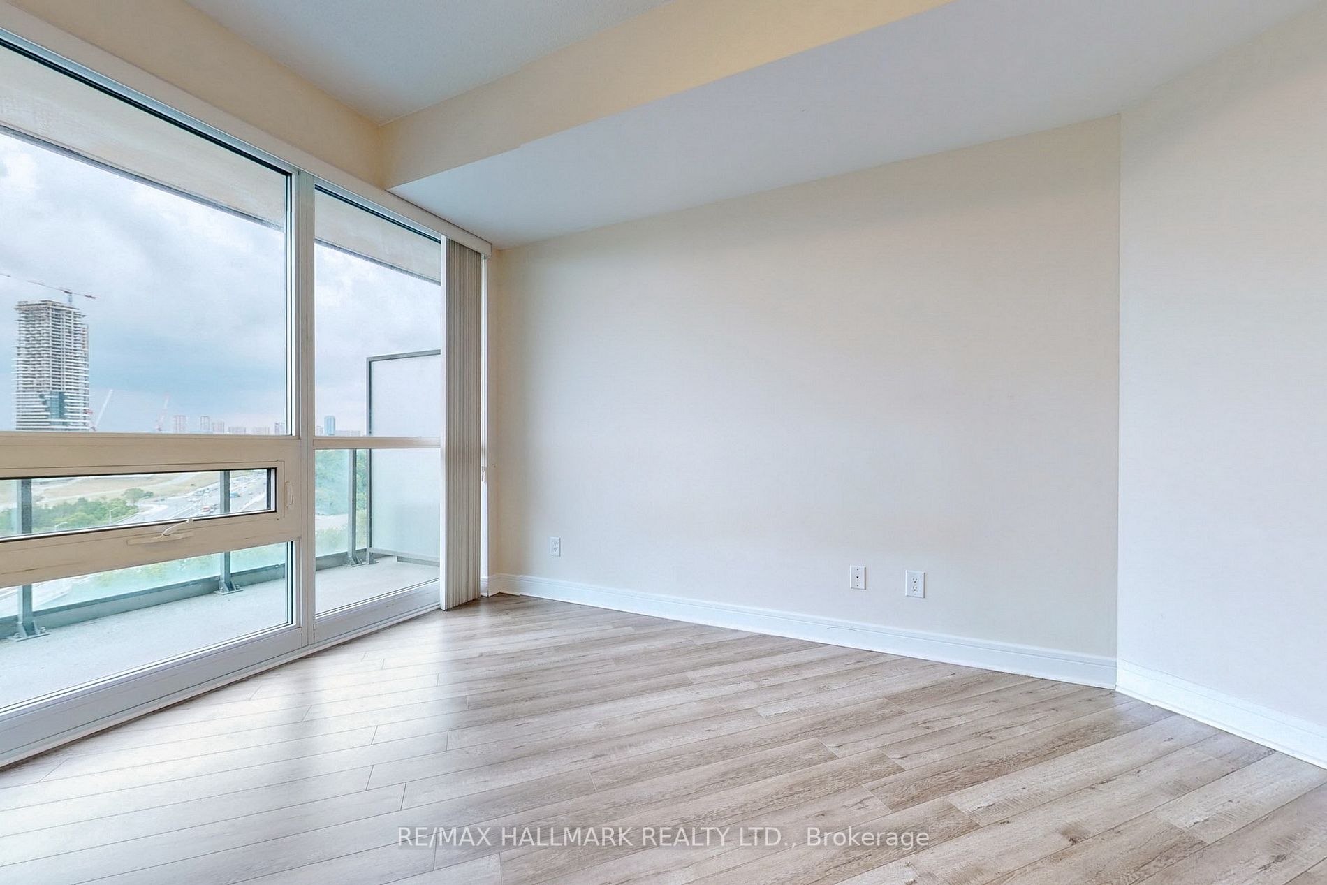 35 Brian Peck Cres, #806