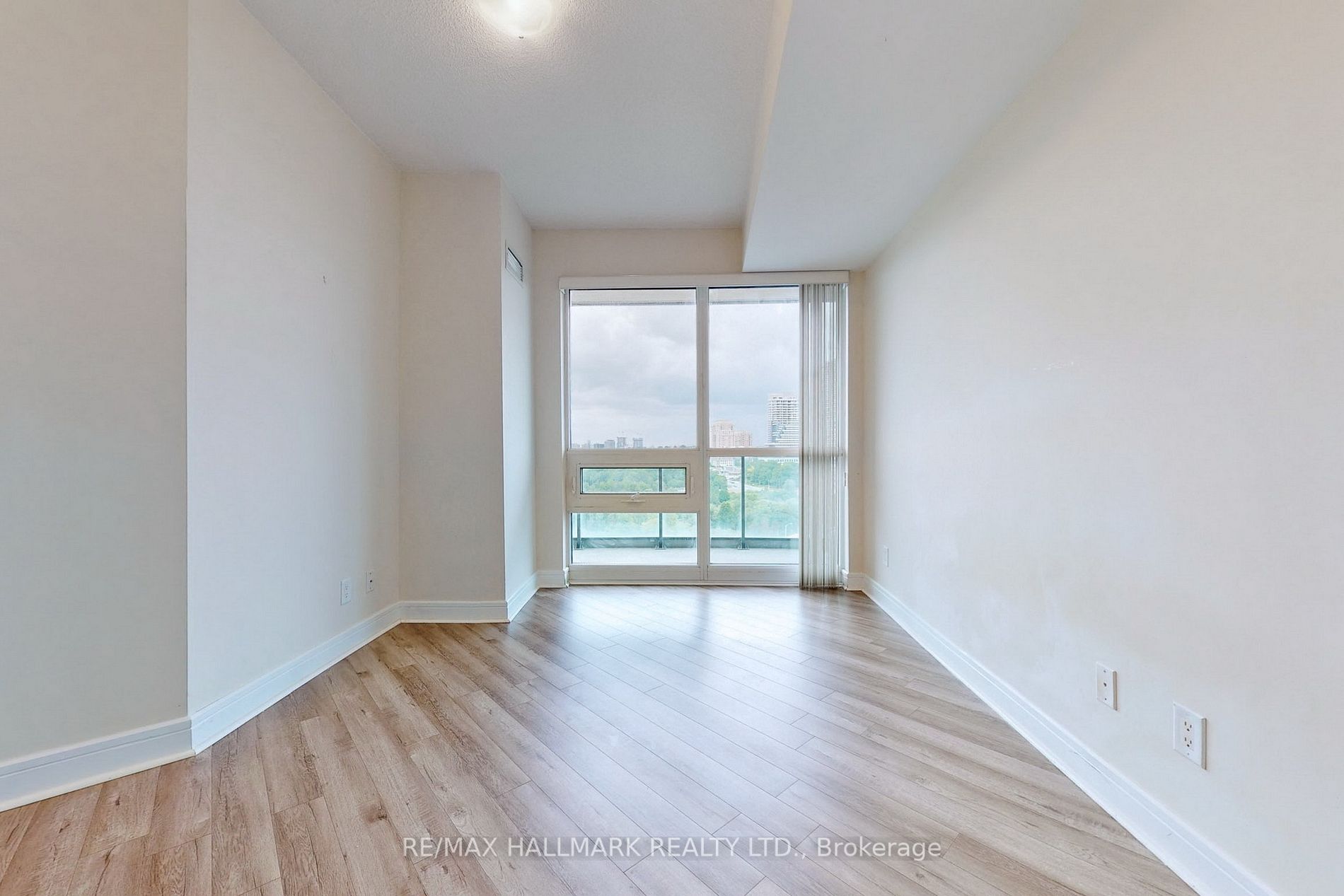 35 Brian Peck Cres, #806