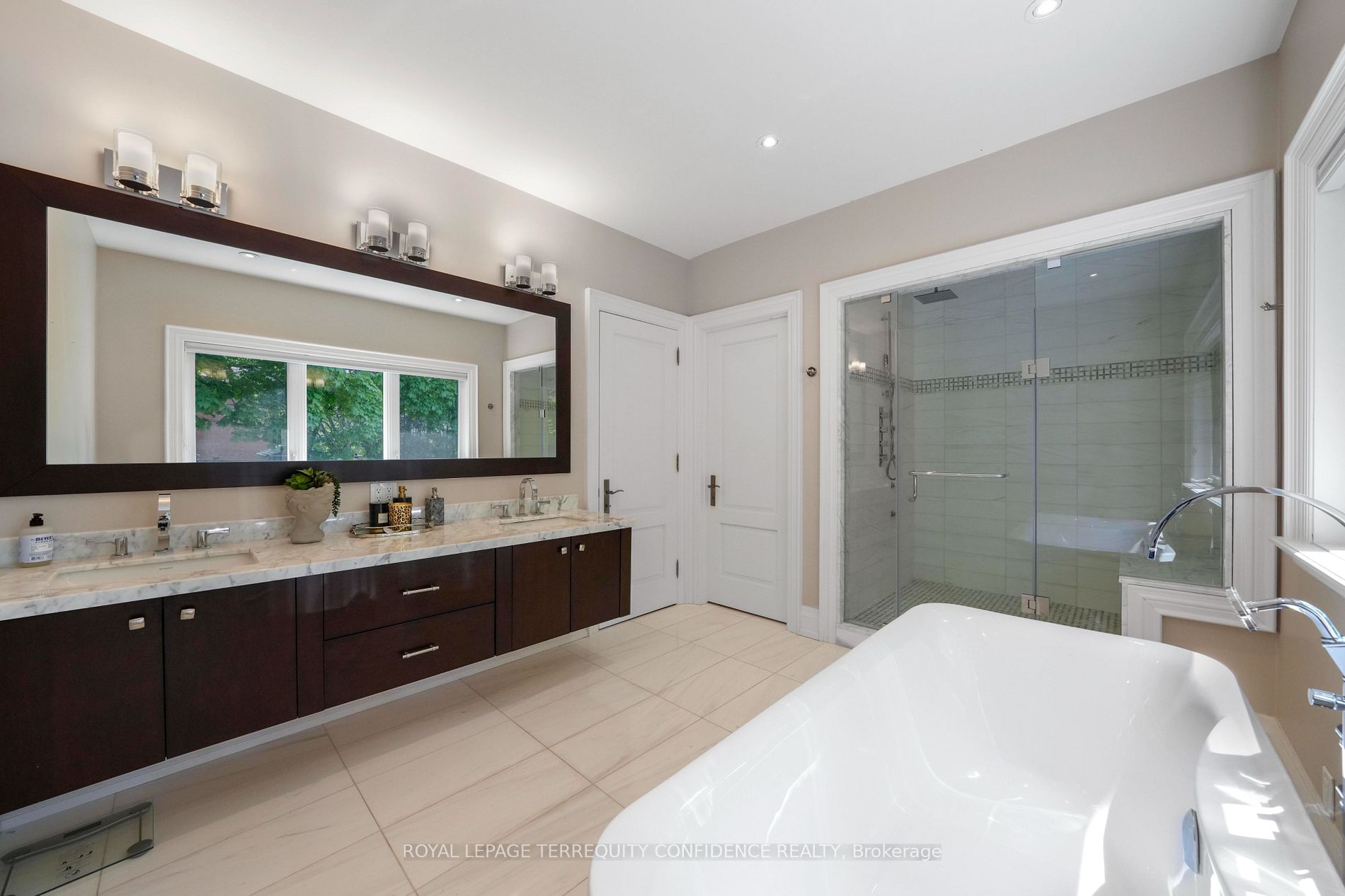 18 Viamede Crescent