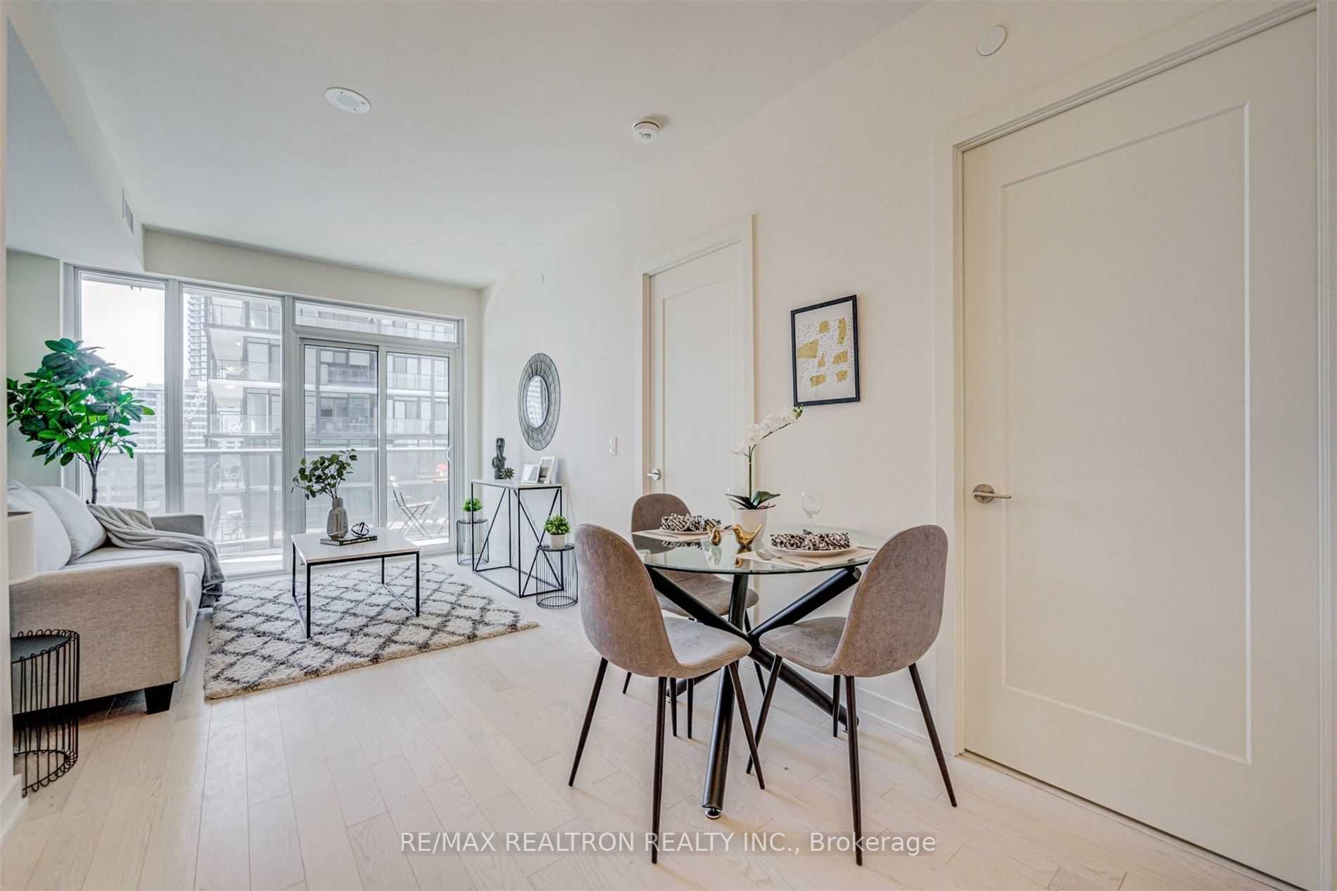 330 Richmond St W, #1702