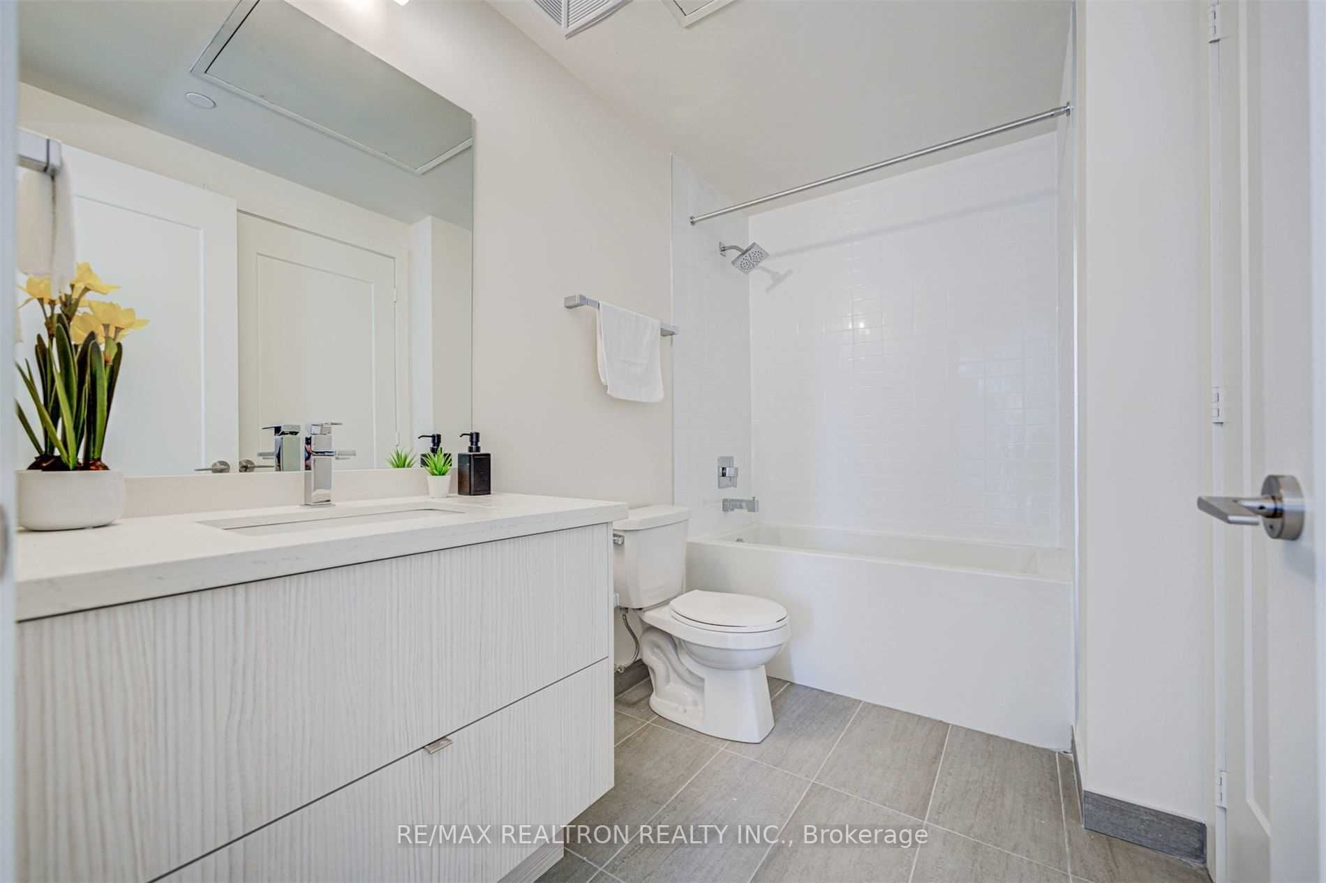 330 Richmond St W, #1702