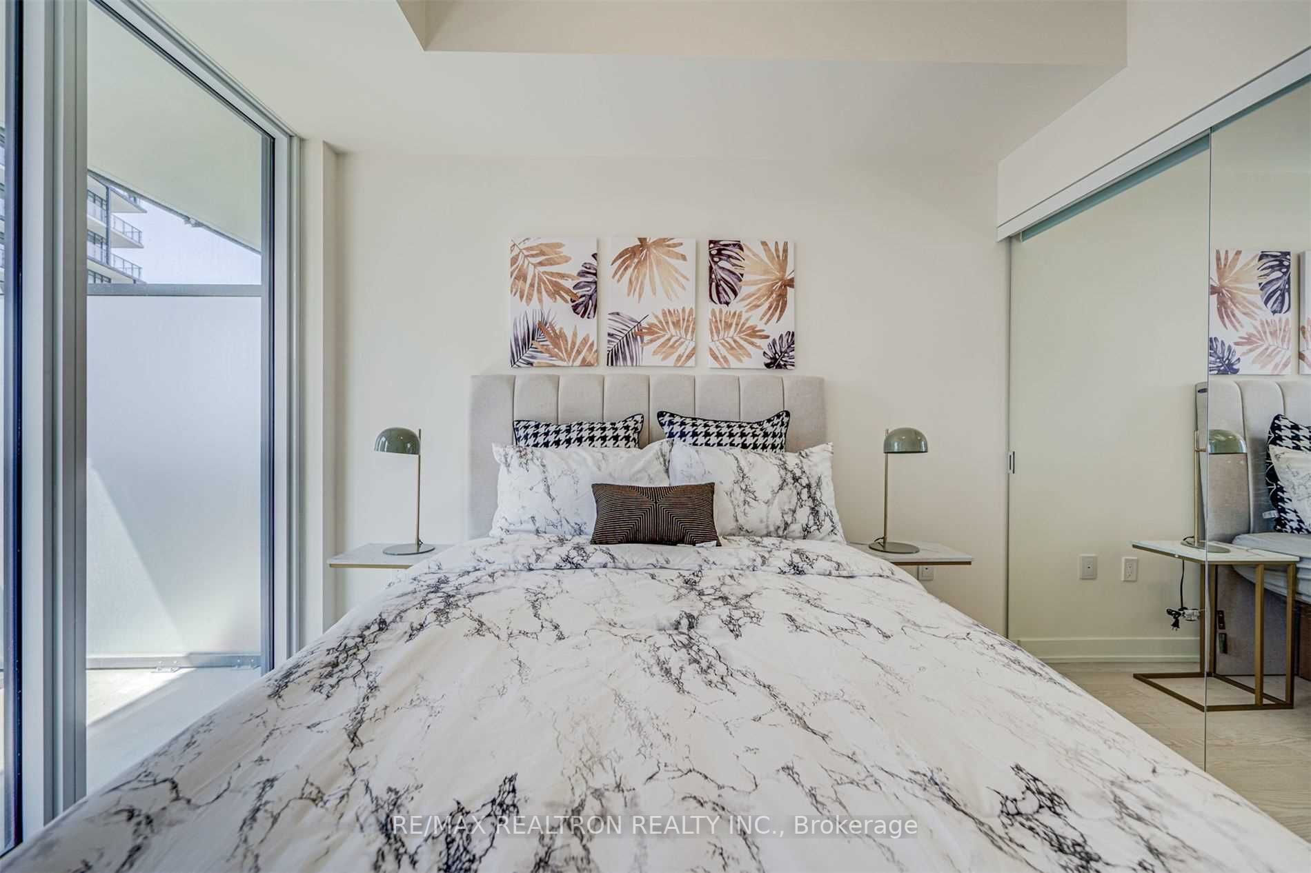 330 Richmond St W, #1702