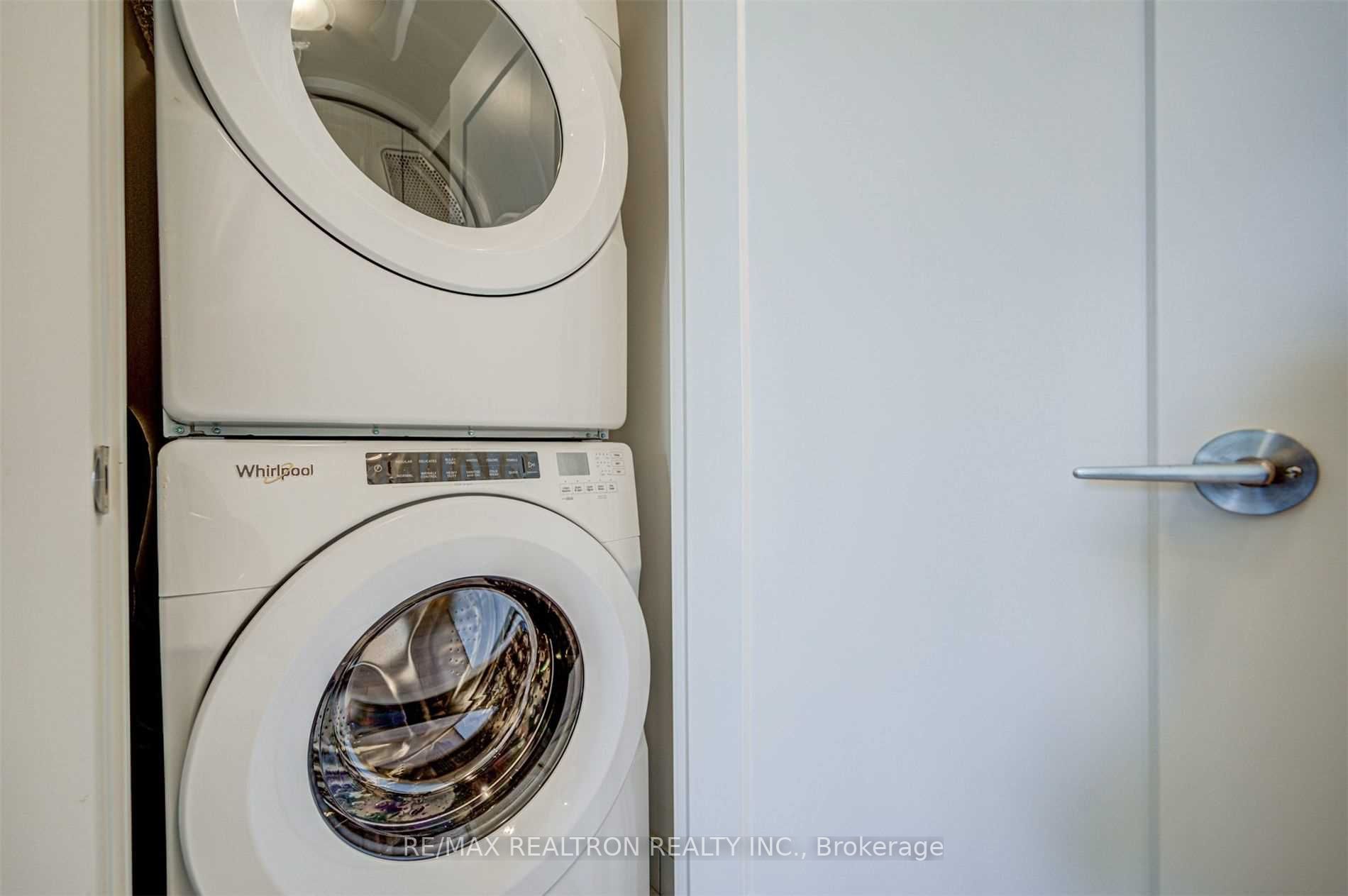 330 Richmond St W, #1702