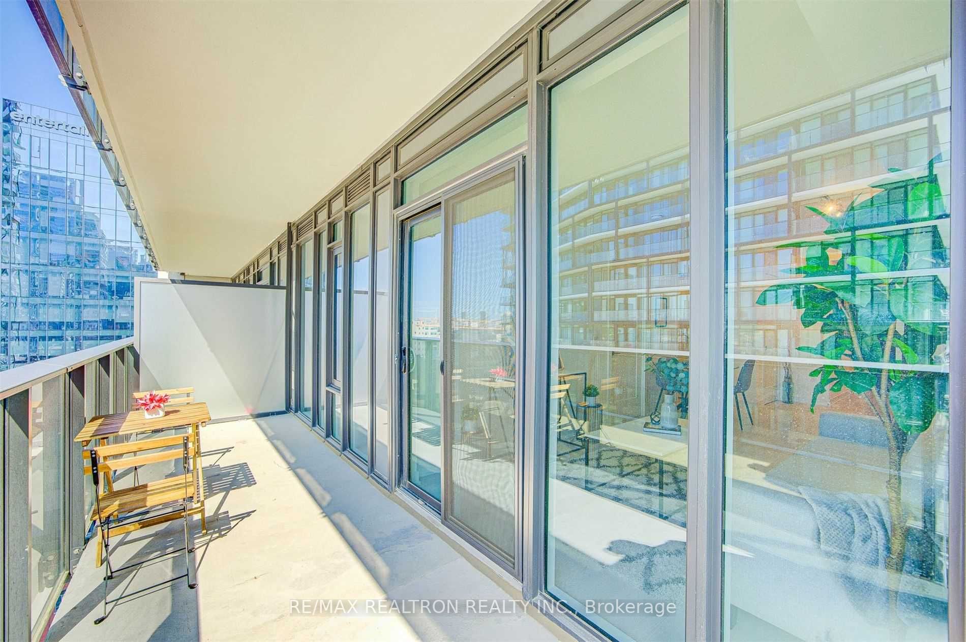 330 Richmond St W, #1702