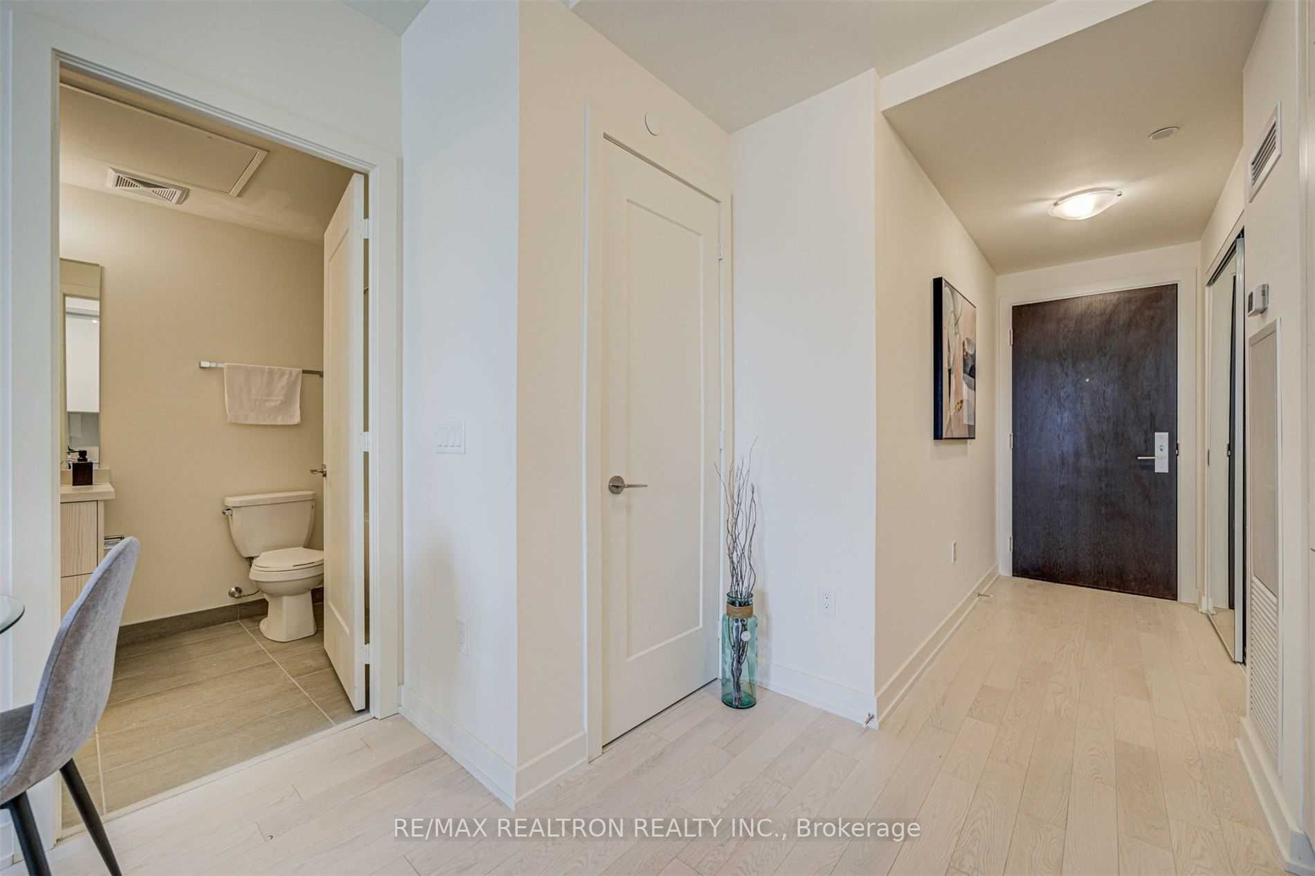 330 Richmond St W, #1702