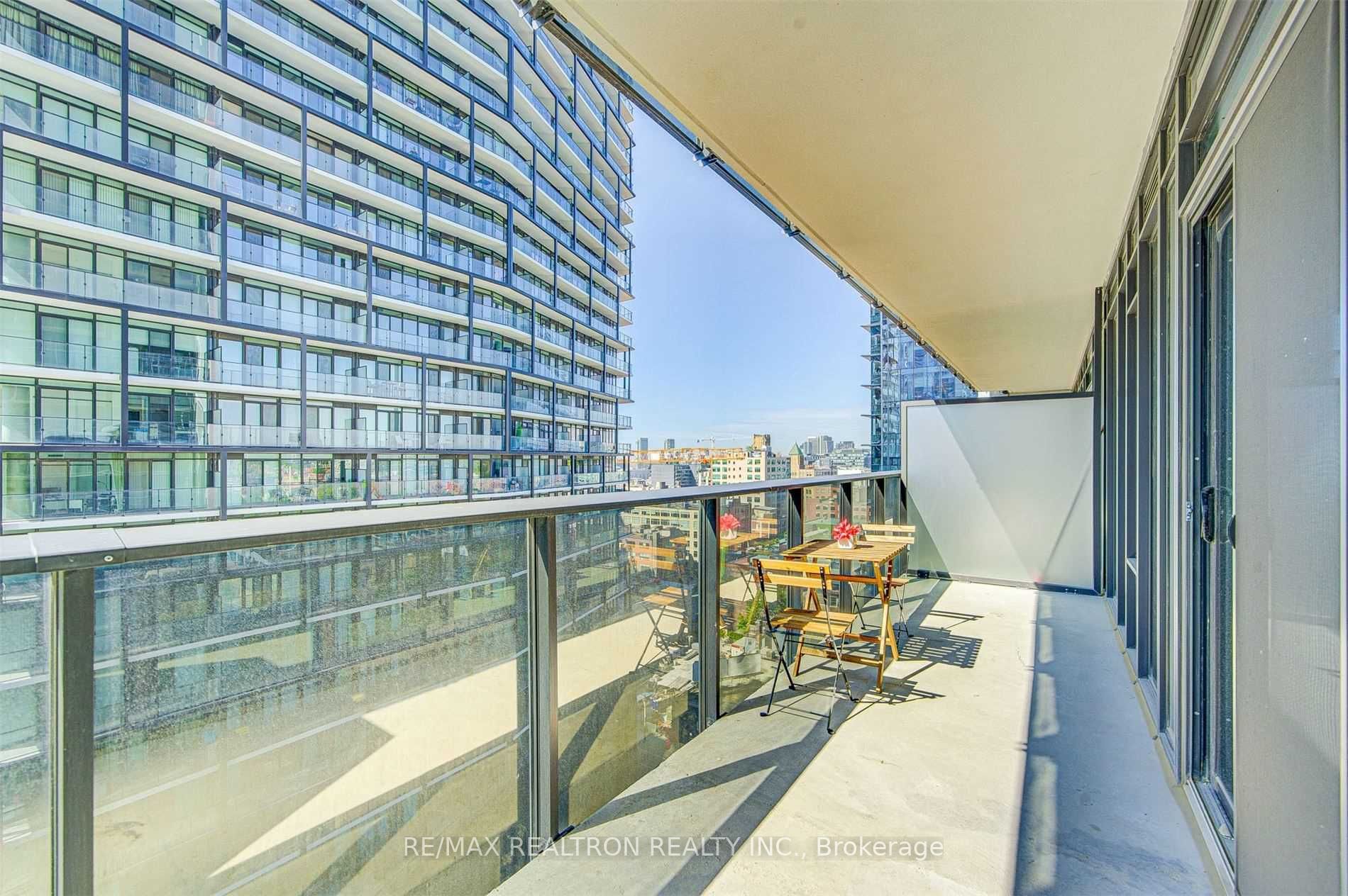 330 Richmond St W, #1702