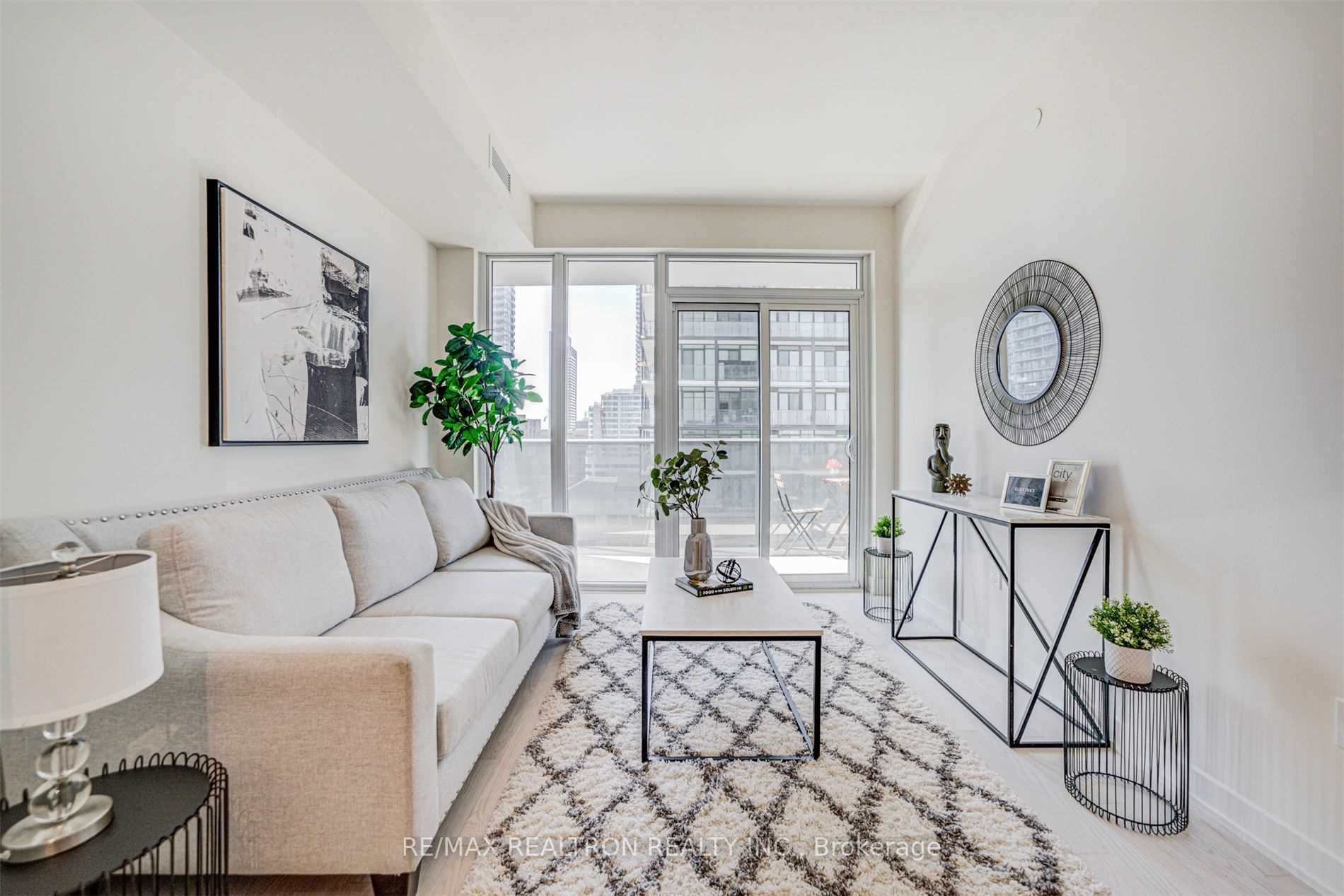 330 Richmond St W, #1702