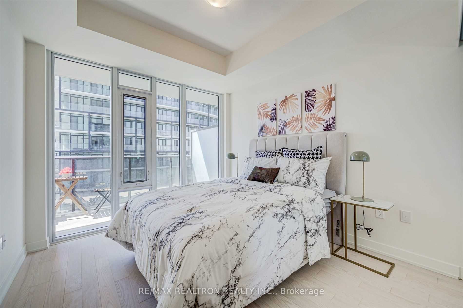 330 Richmond St W, #1702