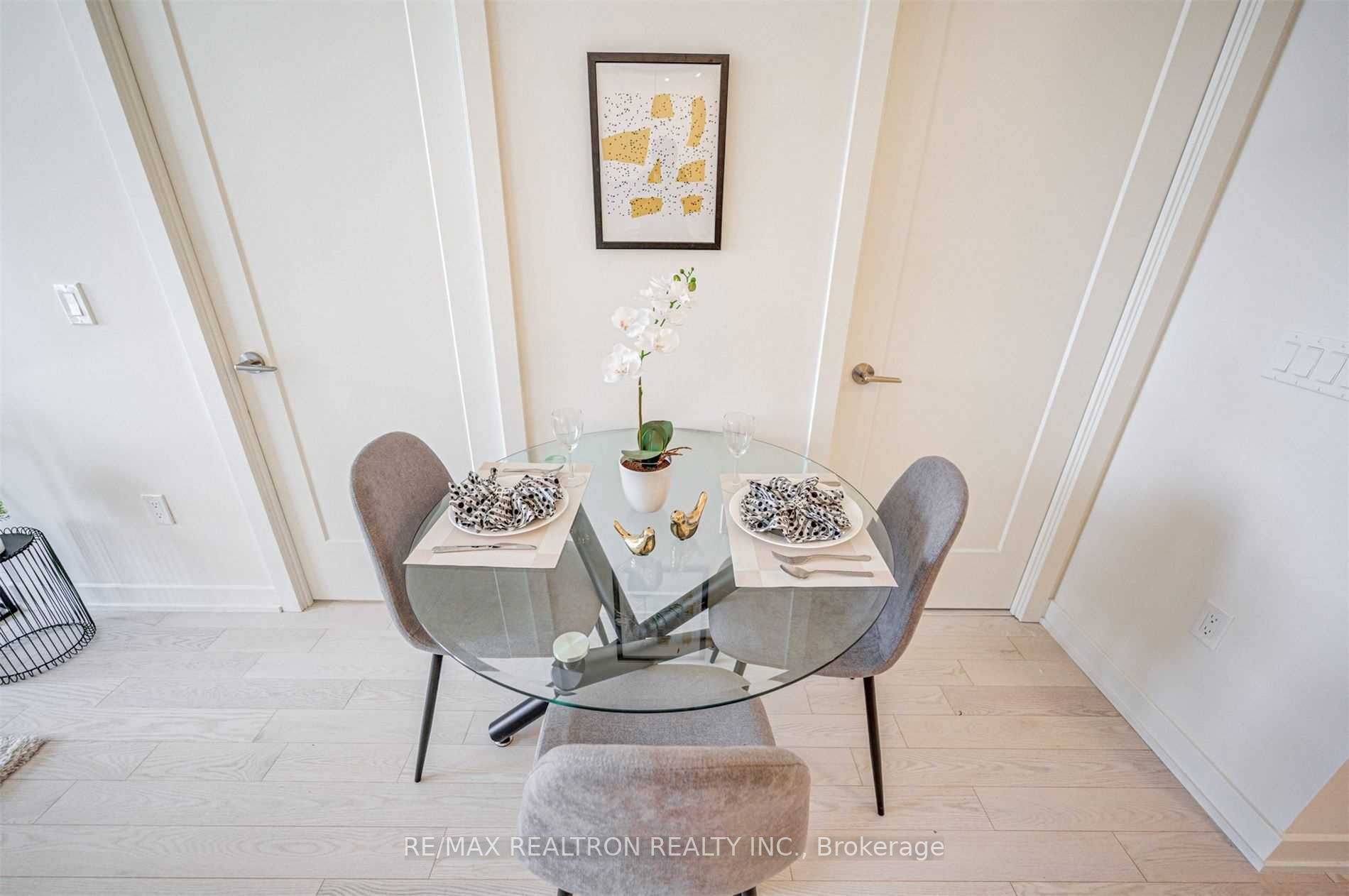 330 Richmond St W, #1702