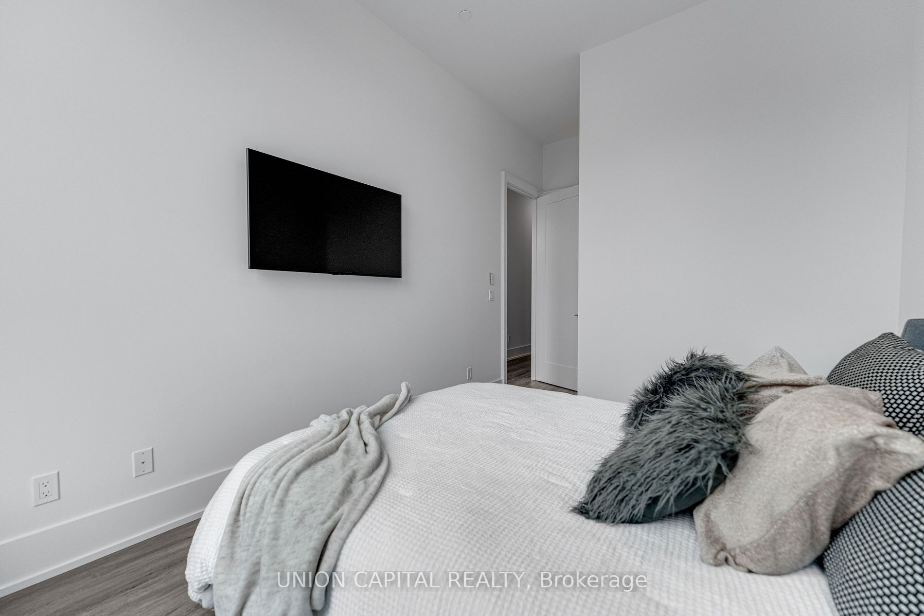 25 Adra Grado Way, #112