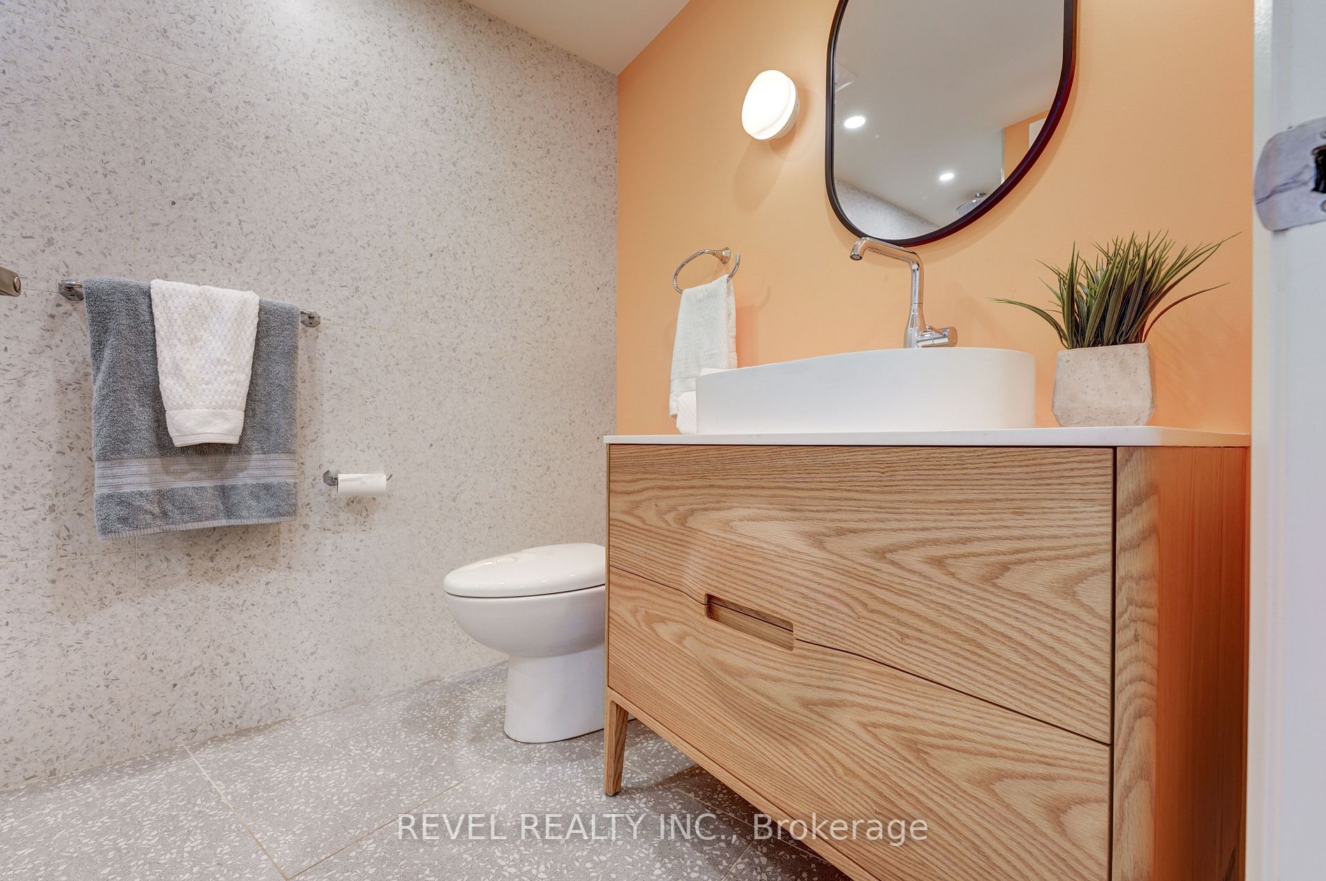 650 Queens Quay W, #1706