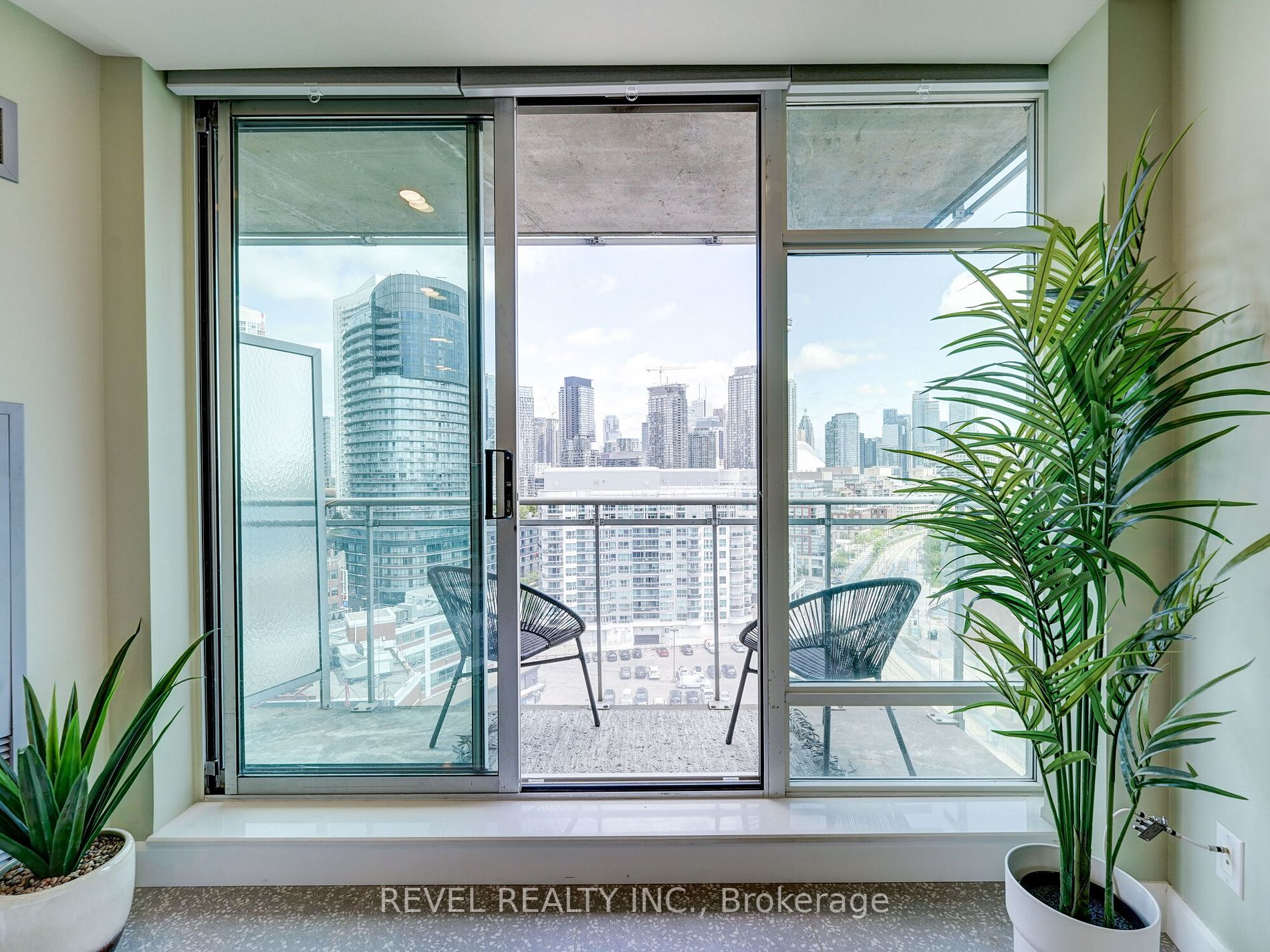 650 Queens Quay W, #1706