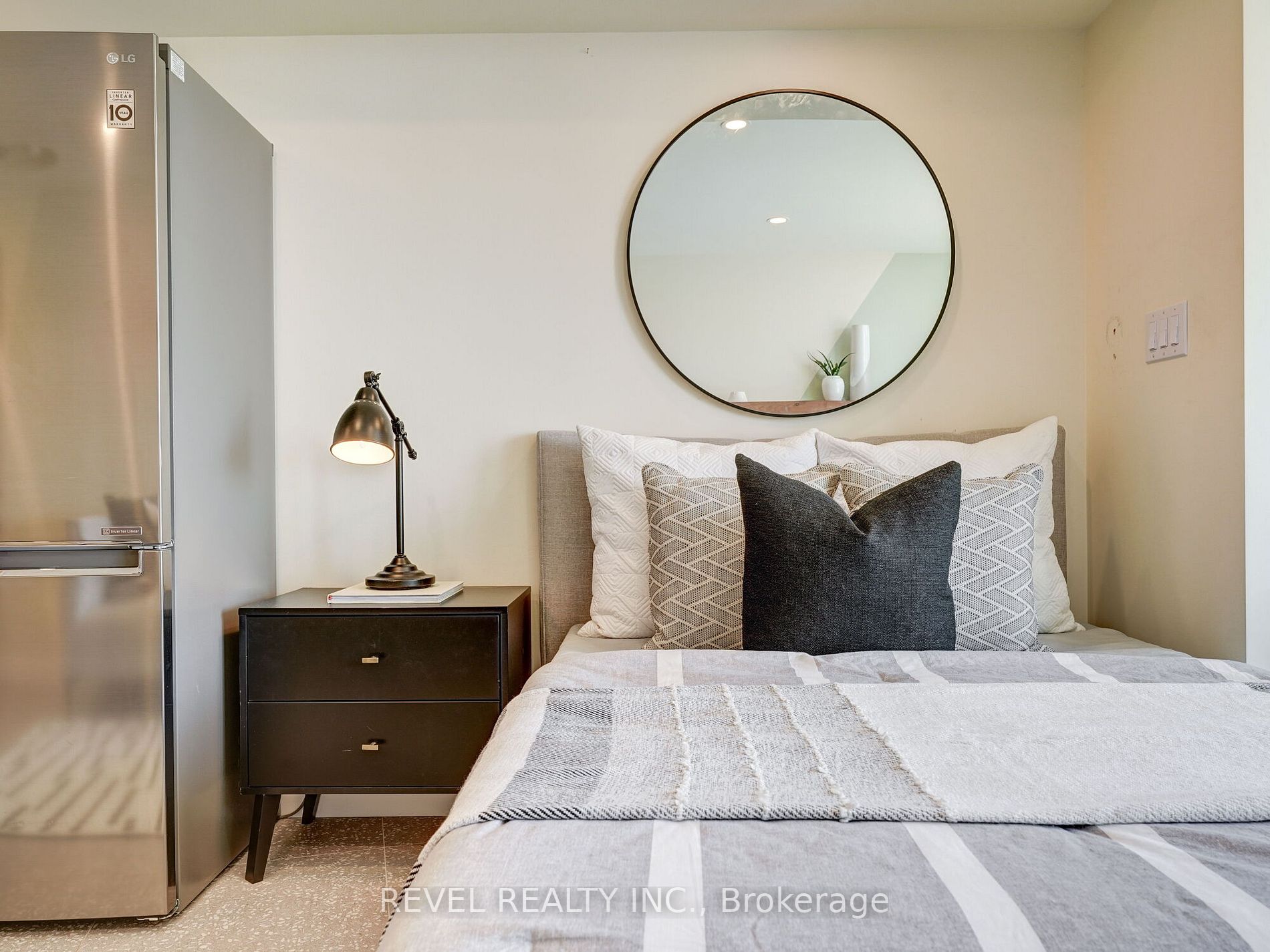 650 Queens Quay W, #1706