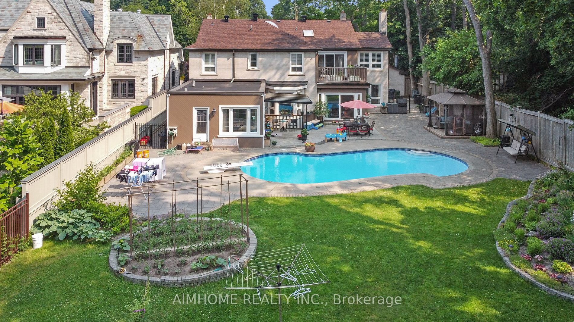 4 Valleyanna Dr