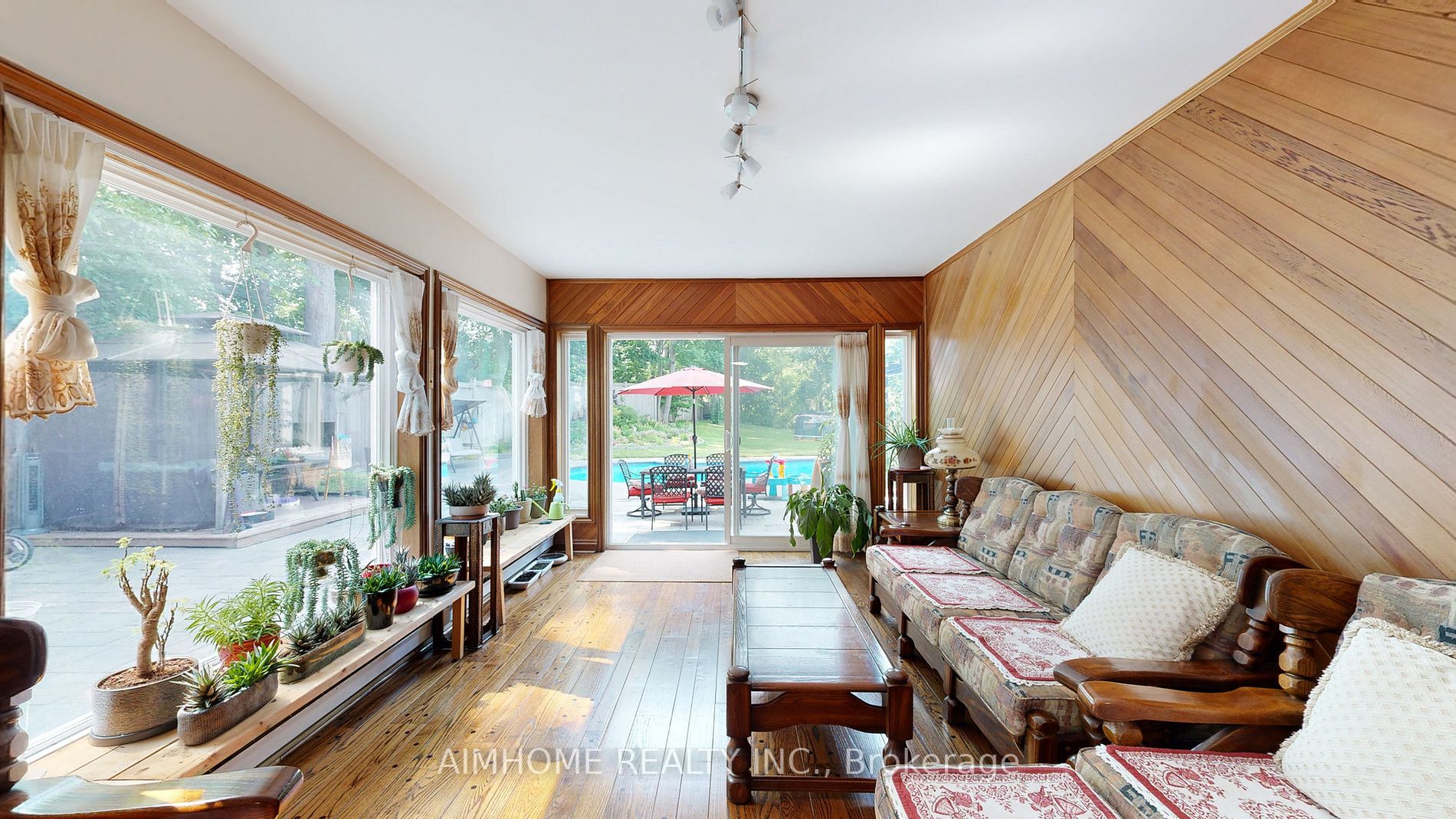4 Valleyanna Dr