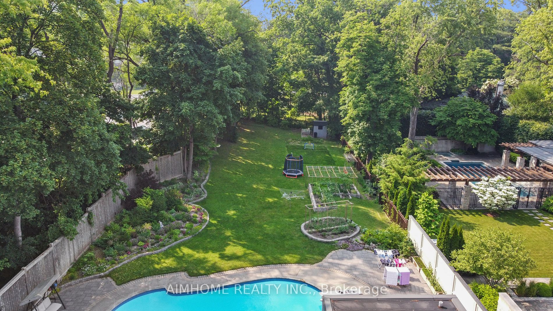 4 Valleyanna Dr