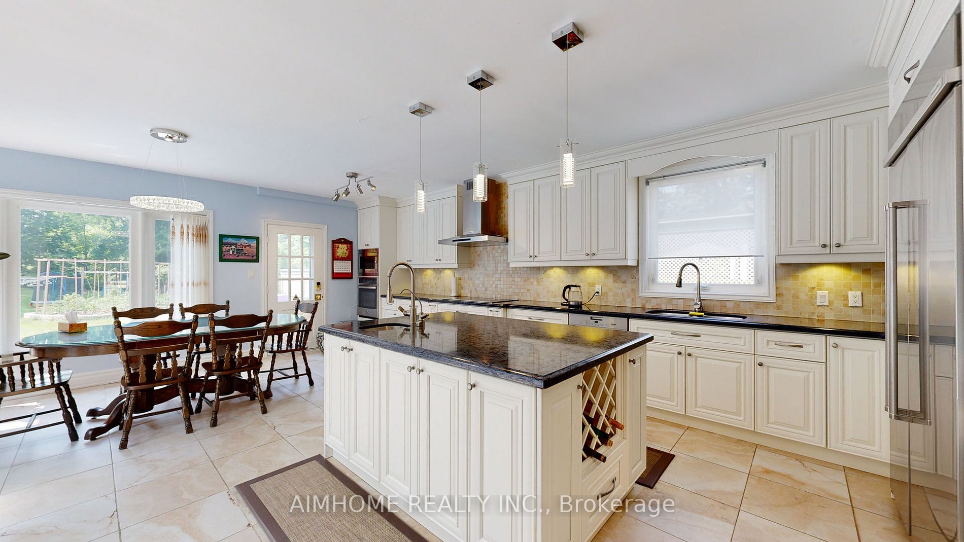 4 Valleyanna Dr