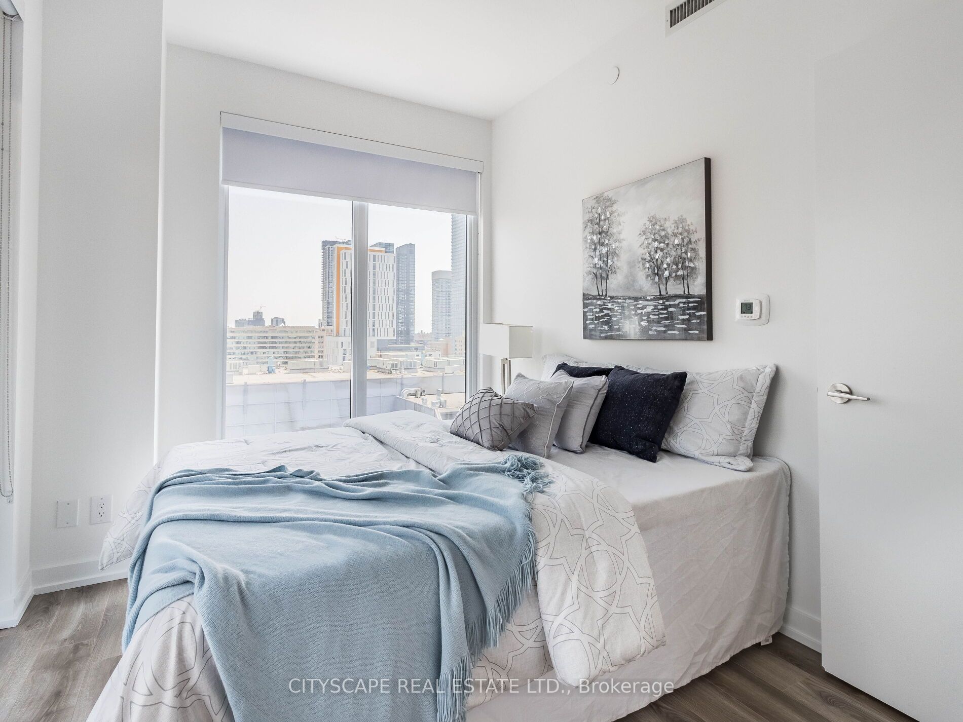 20 Edward St N, #1302