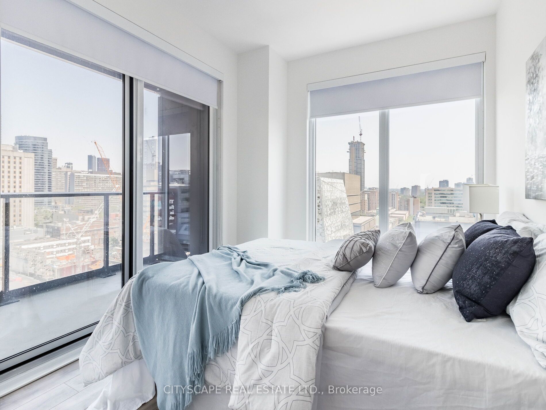 20 Edward St N, #1302
