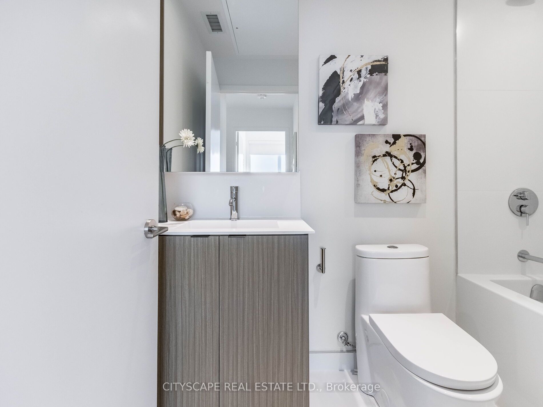 20 Edward St N, #1302