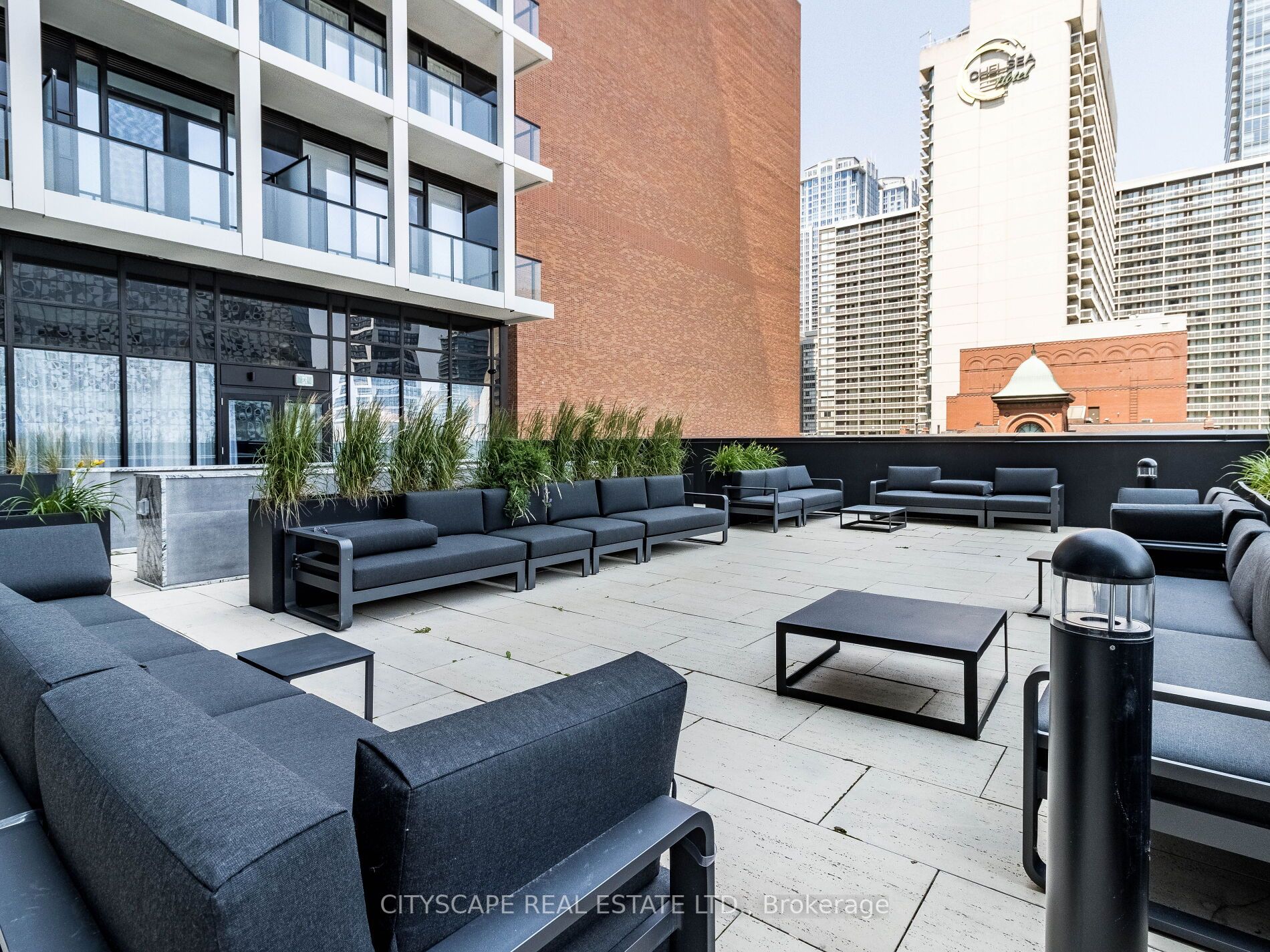 20 Edward St N, #1302