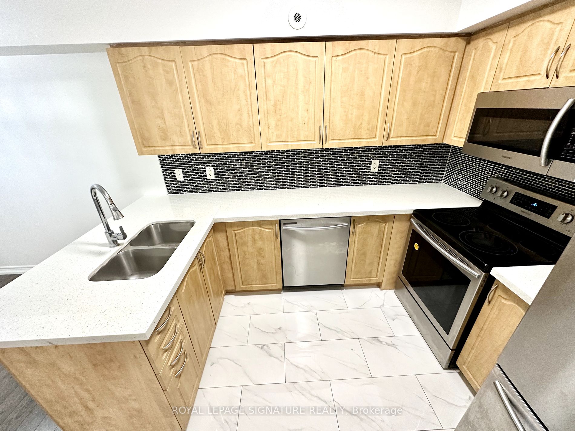 1496 Victoria Park Ave, #119