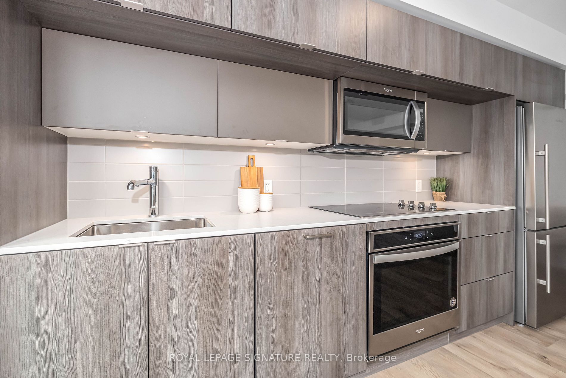585 Bloor St E, #1322