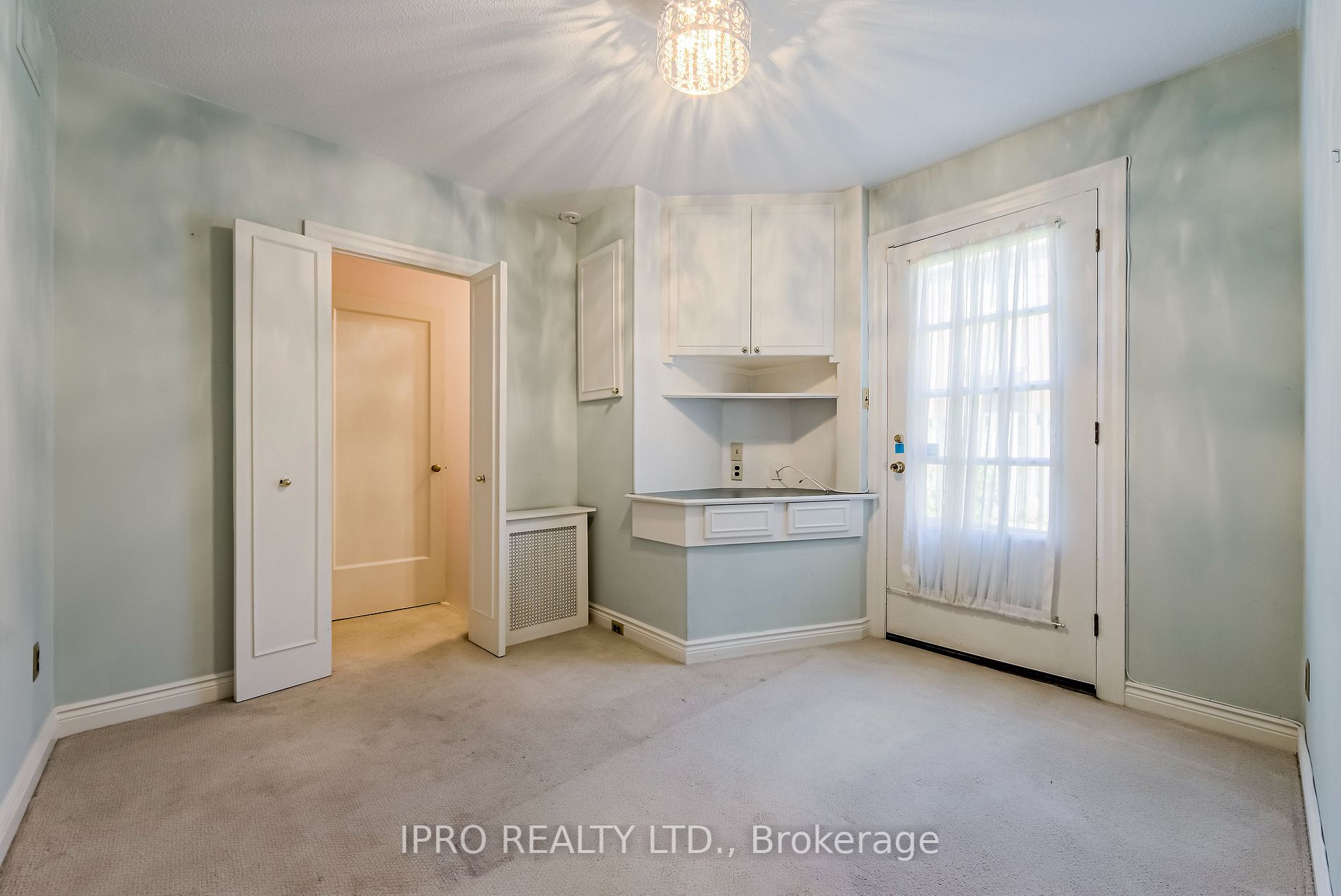 599 Spadina Rd
