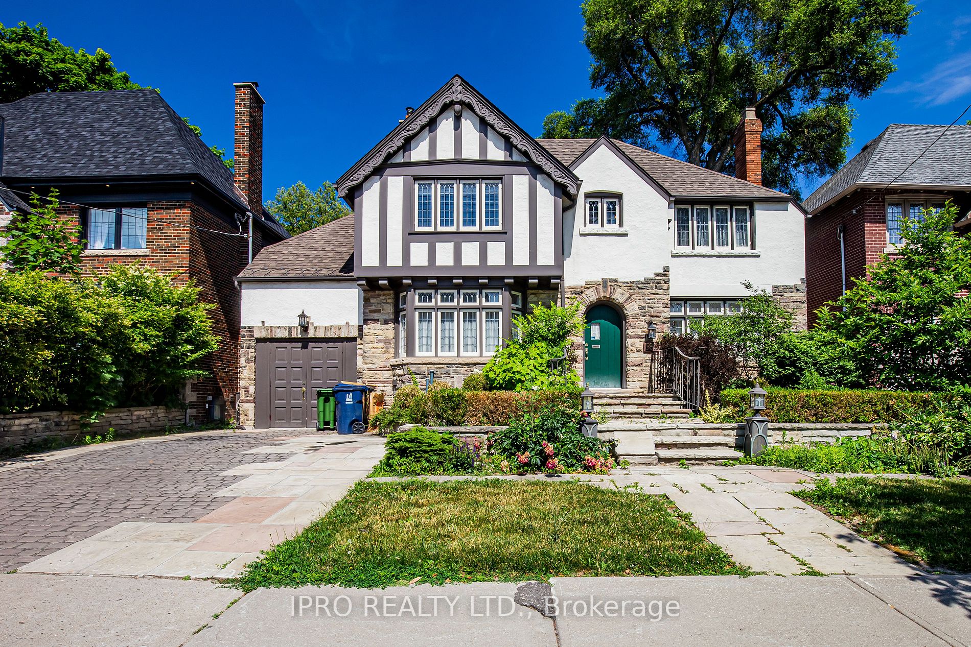 599 Spadina Rd