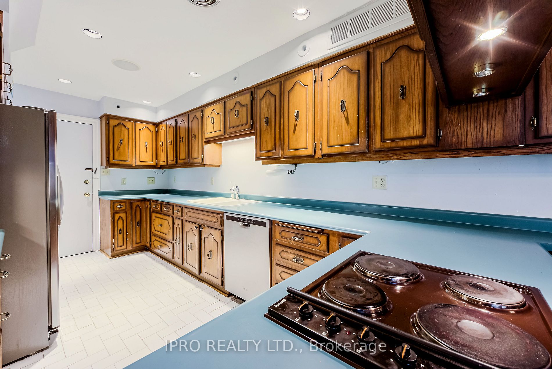 599 Spadina Rd