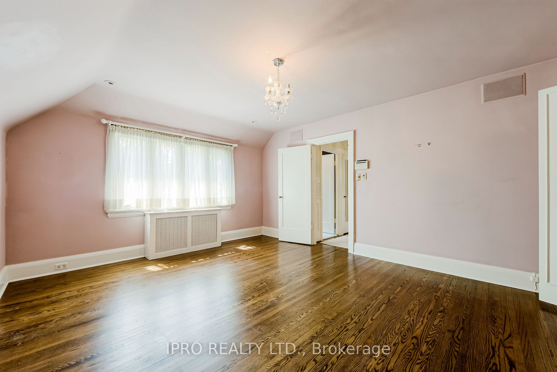 599 Spadina Rd