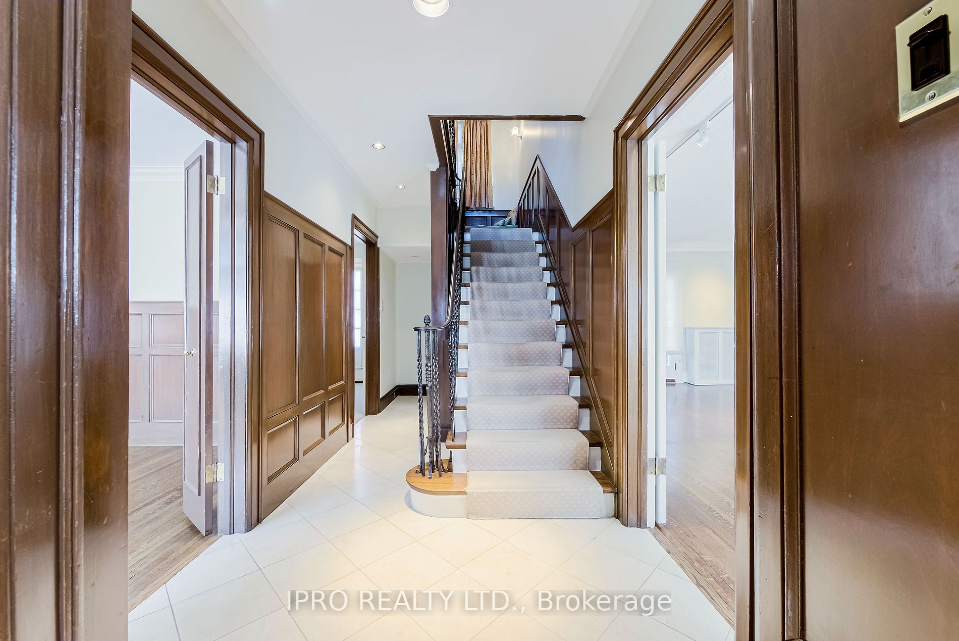 599 Spadina Rd