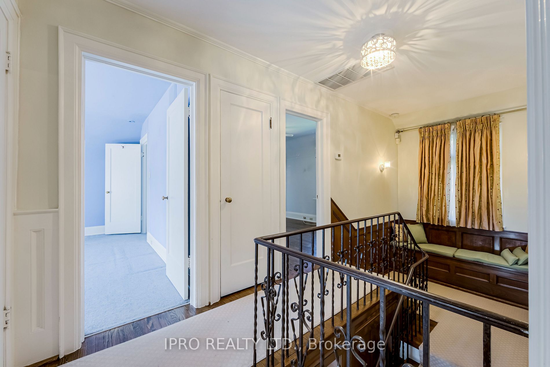 599 Spadina Rd